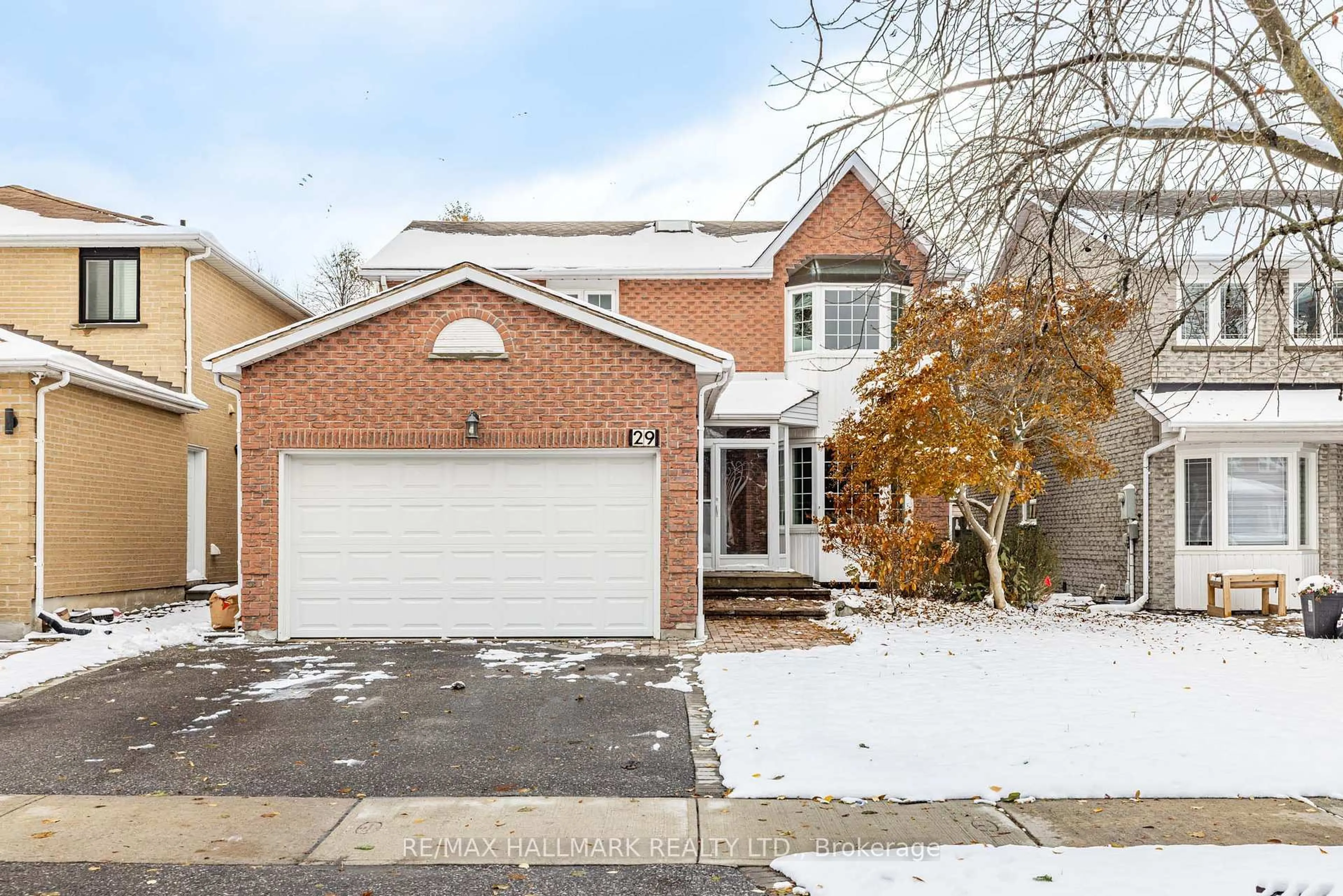Home with brick exterior material, street for 29 Canterbury Crt, Richmond Hill Ontario L4C 8E4