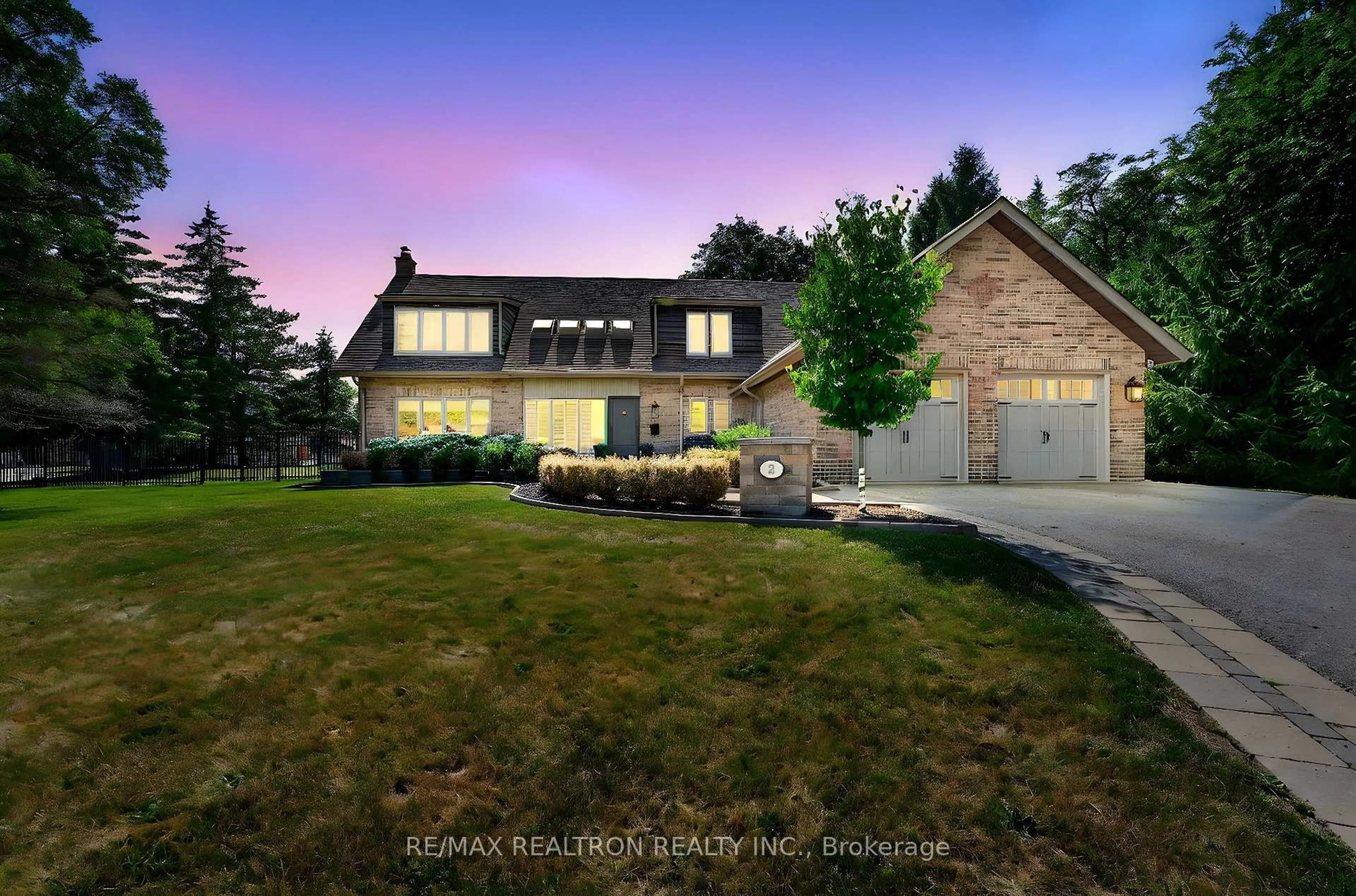 A pic from outside/outdoor area/front of a property/back of a property/a pic from drone, unknown for 2 Aukland Lane, King Ontario L7B 1C1