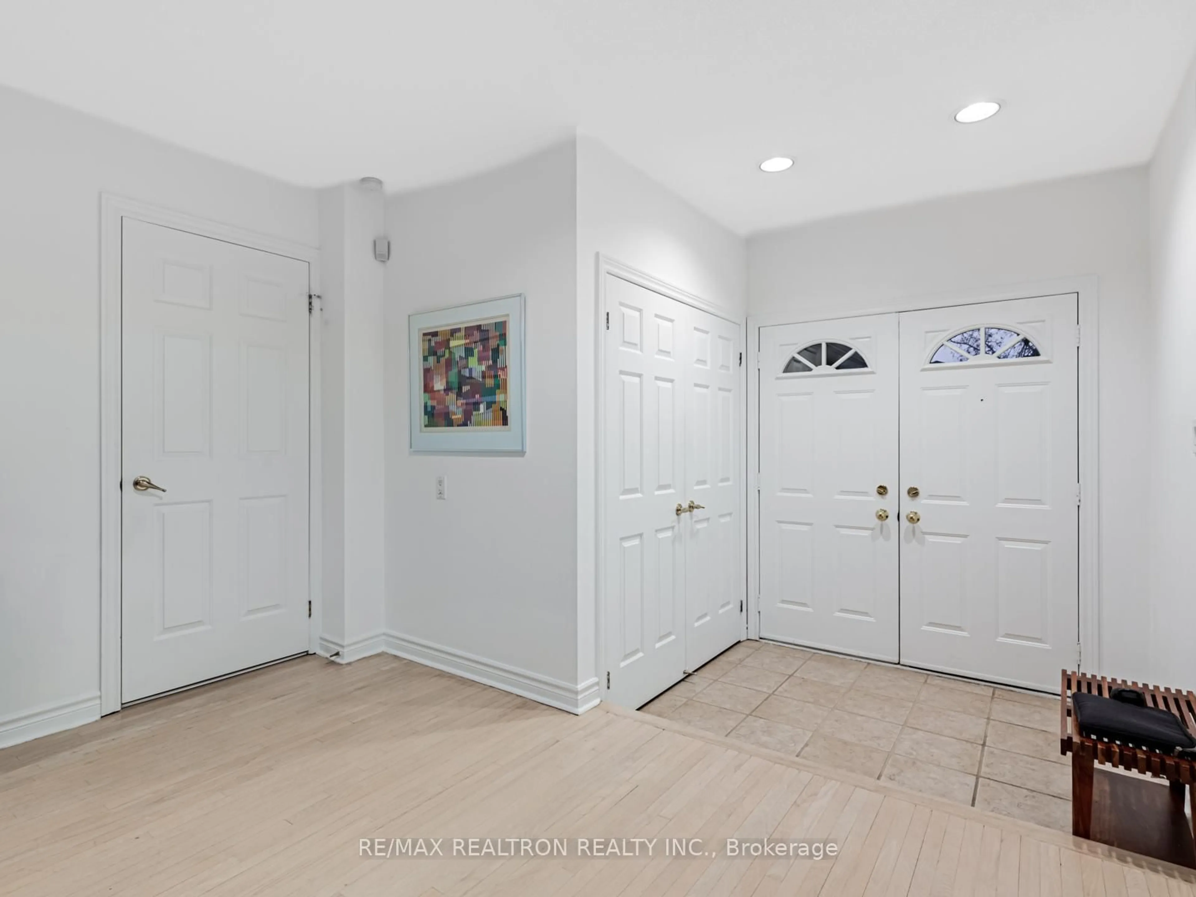Indoor entryway for 151 Newport Sq, Vaughan Ontario L4J 7N6