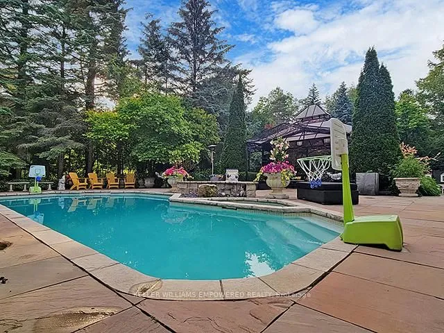 140 Rebecca Crt, Vaughan 4