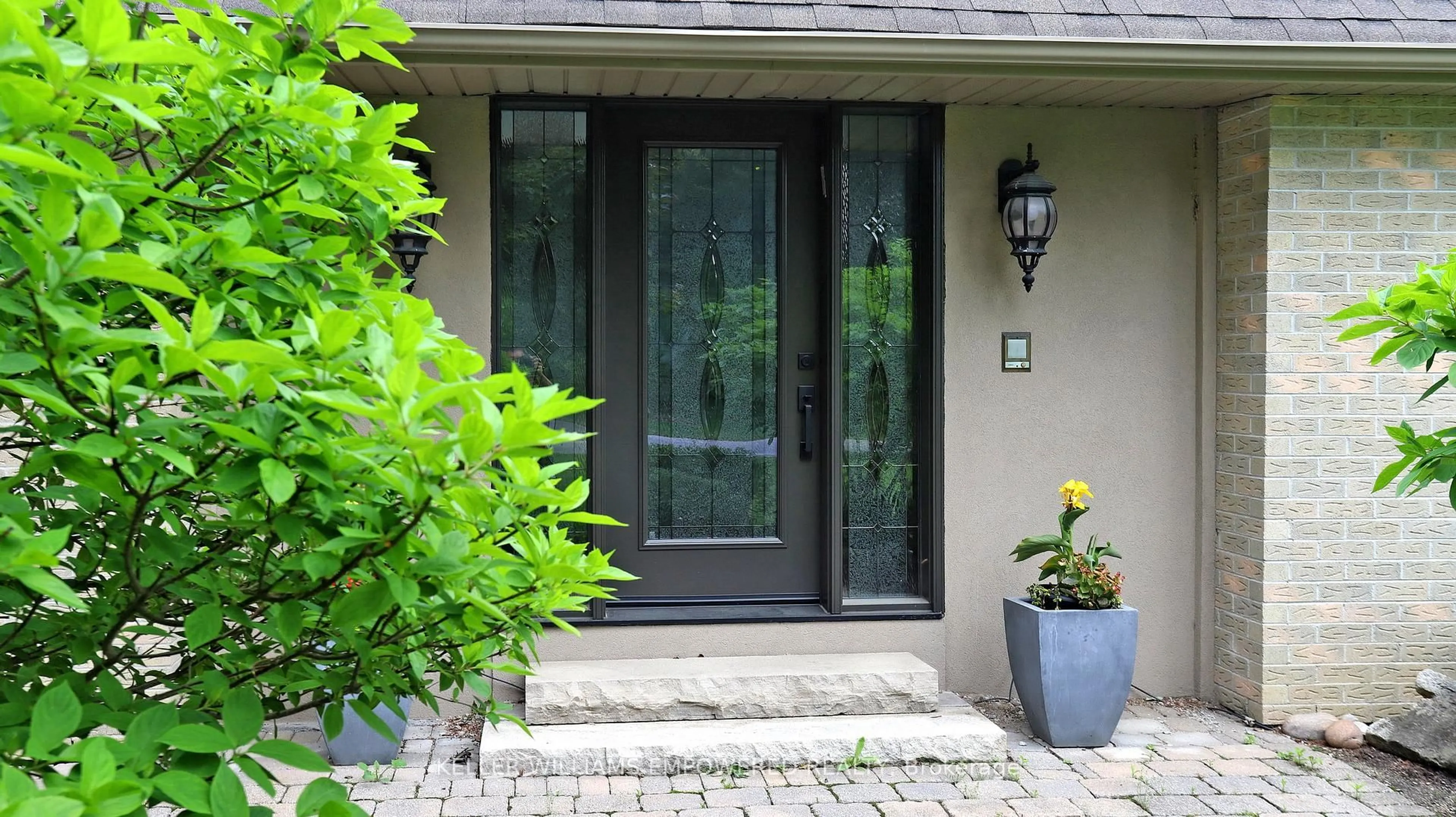 Indoor entryway for 544 Woodland Acres Cres, Vaughan Ontario L6A 1G2