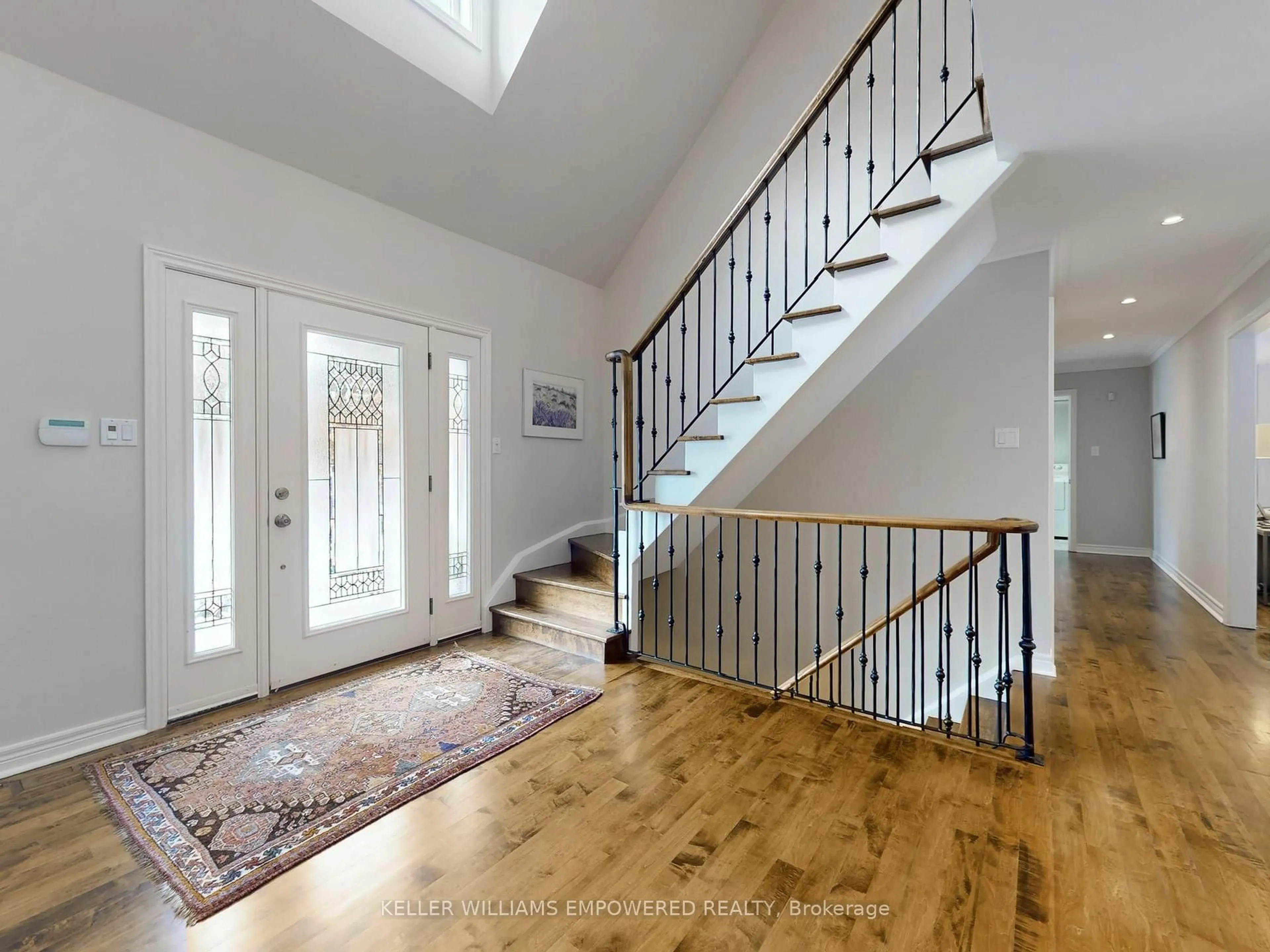 Indoor entryway for 544 Woodland Acres Cres, Vaughan Ontario L6A 1G2