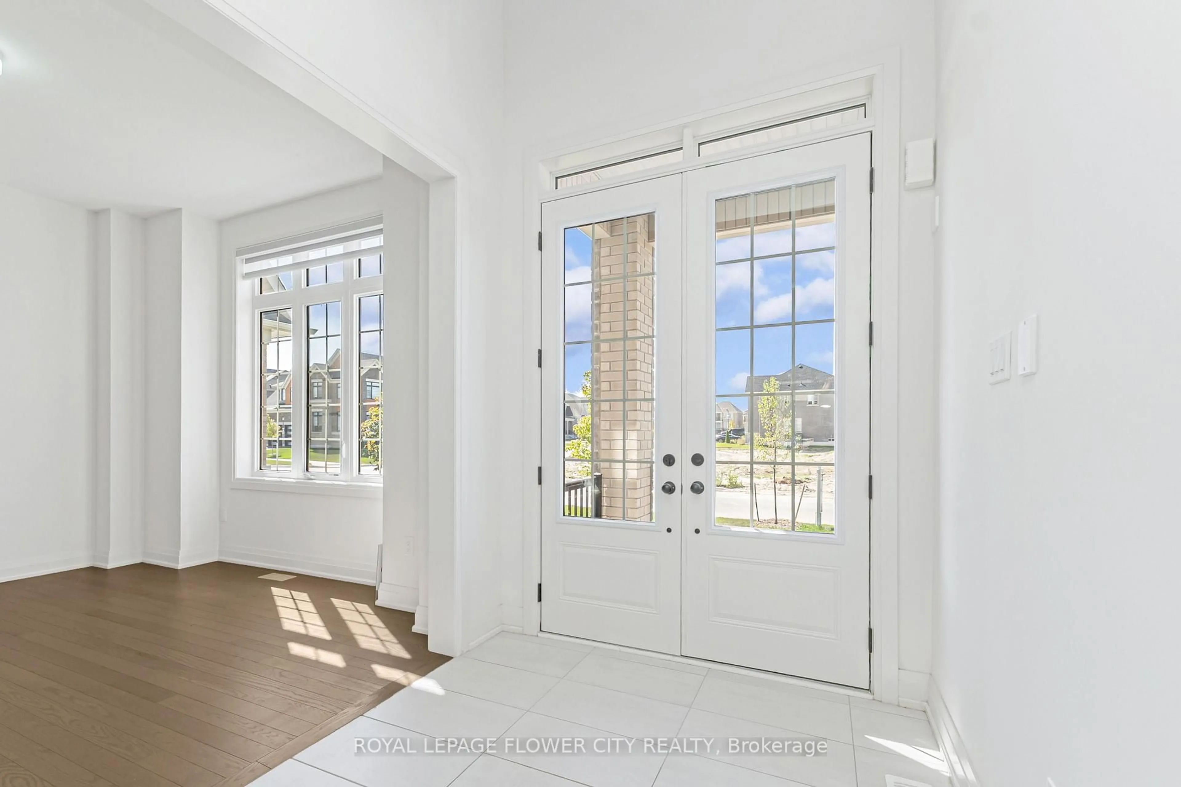 Indoor entryway for 11 Wintergreen Lane, Adjala-Tosorontio Ontario L0G 1W0