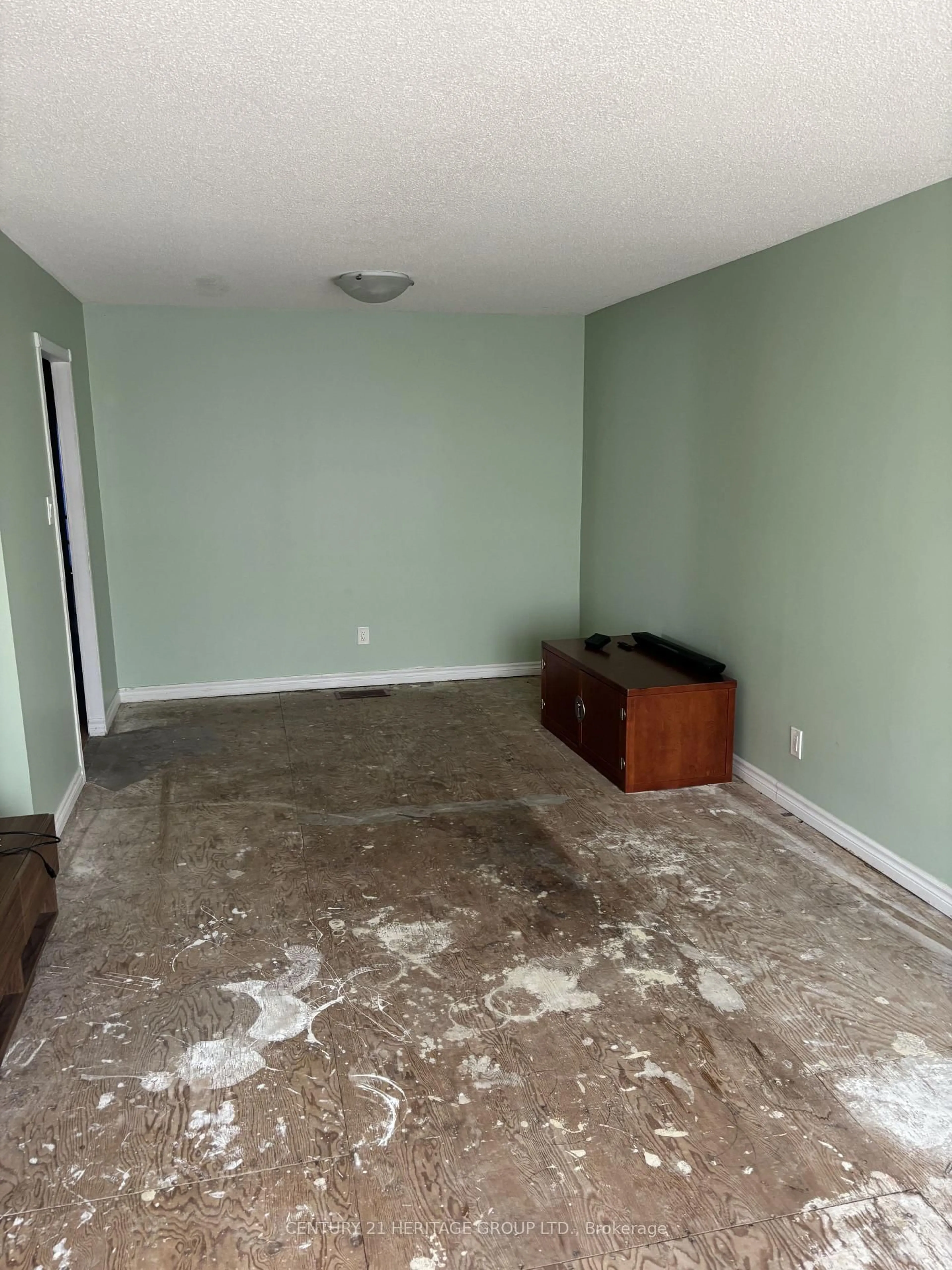 A pic of a room for 717 Jackson Crt, Newmarket Ontario L3Y 5A5