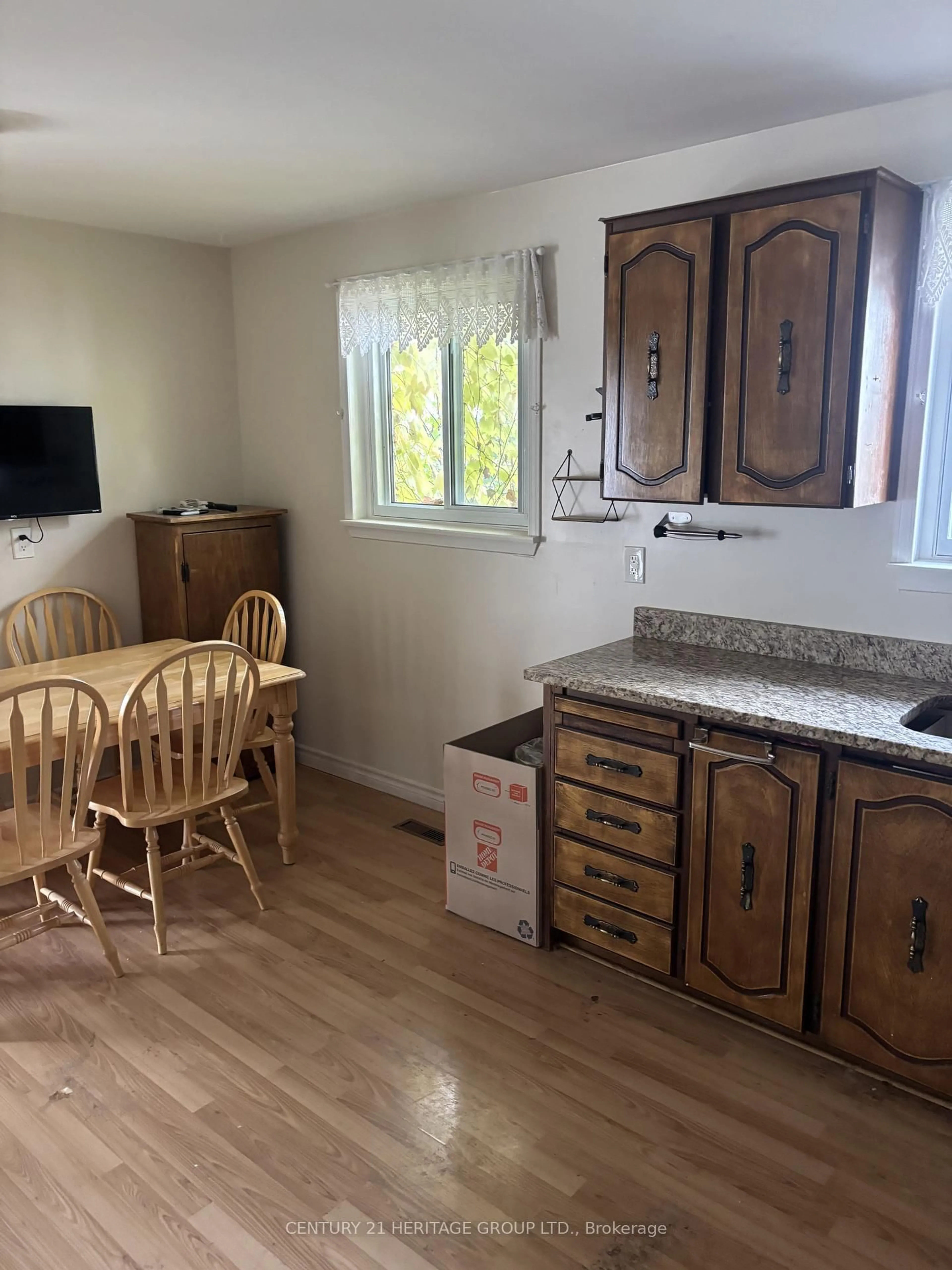 Unknown for 717 Jackson Crt, Newmarket Ontario L3Y 5A5