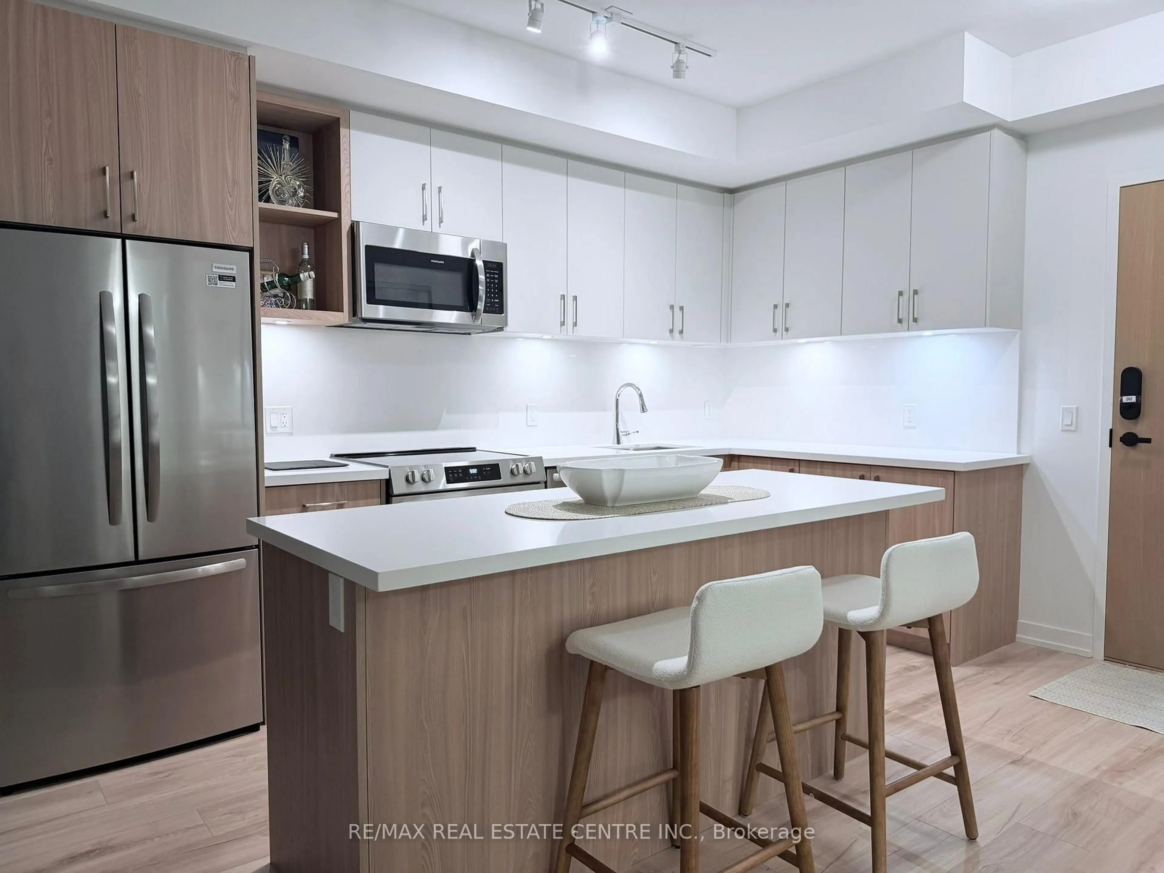 Open concept kitchen, unknown for 333 Sunseeker Ave #262, Innisfil Ontario L9S 0R6