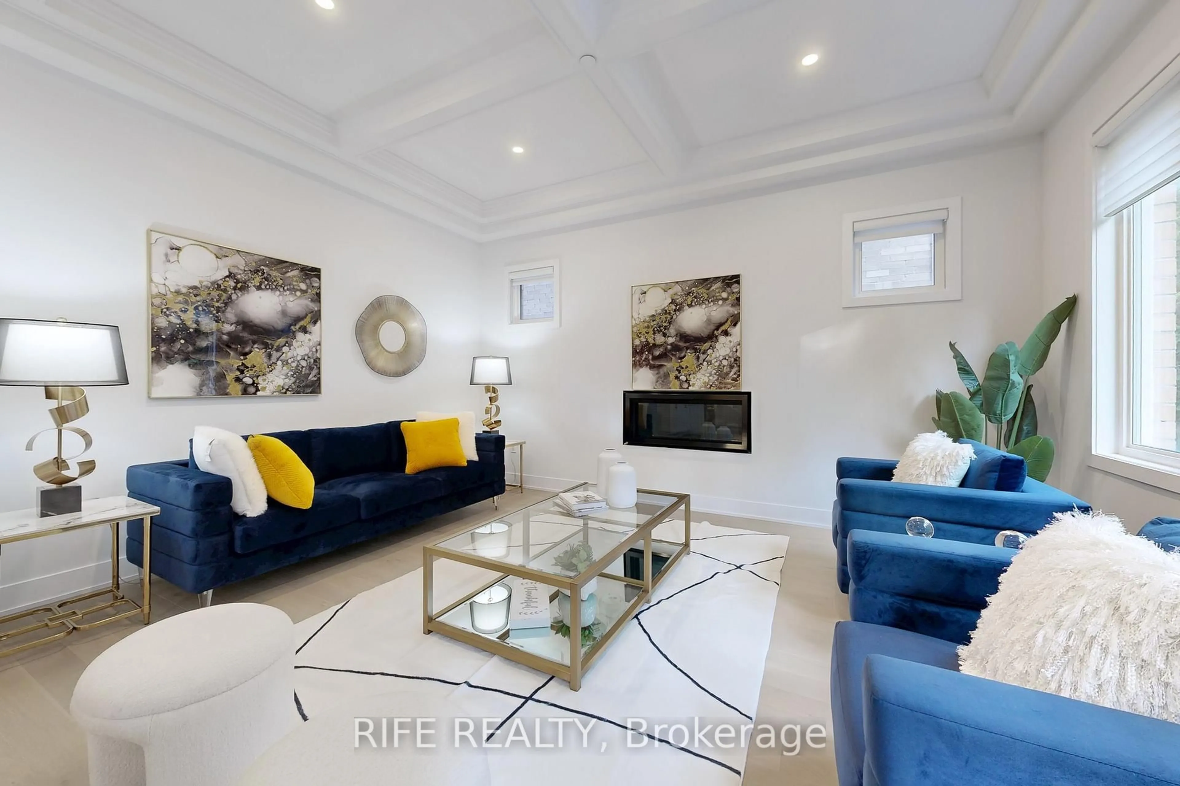 Living room with furniture, unknown for 234 Sikura Circ, Aurora Ontario L4G 3Y8