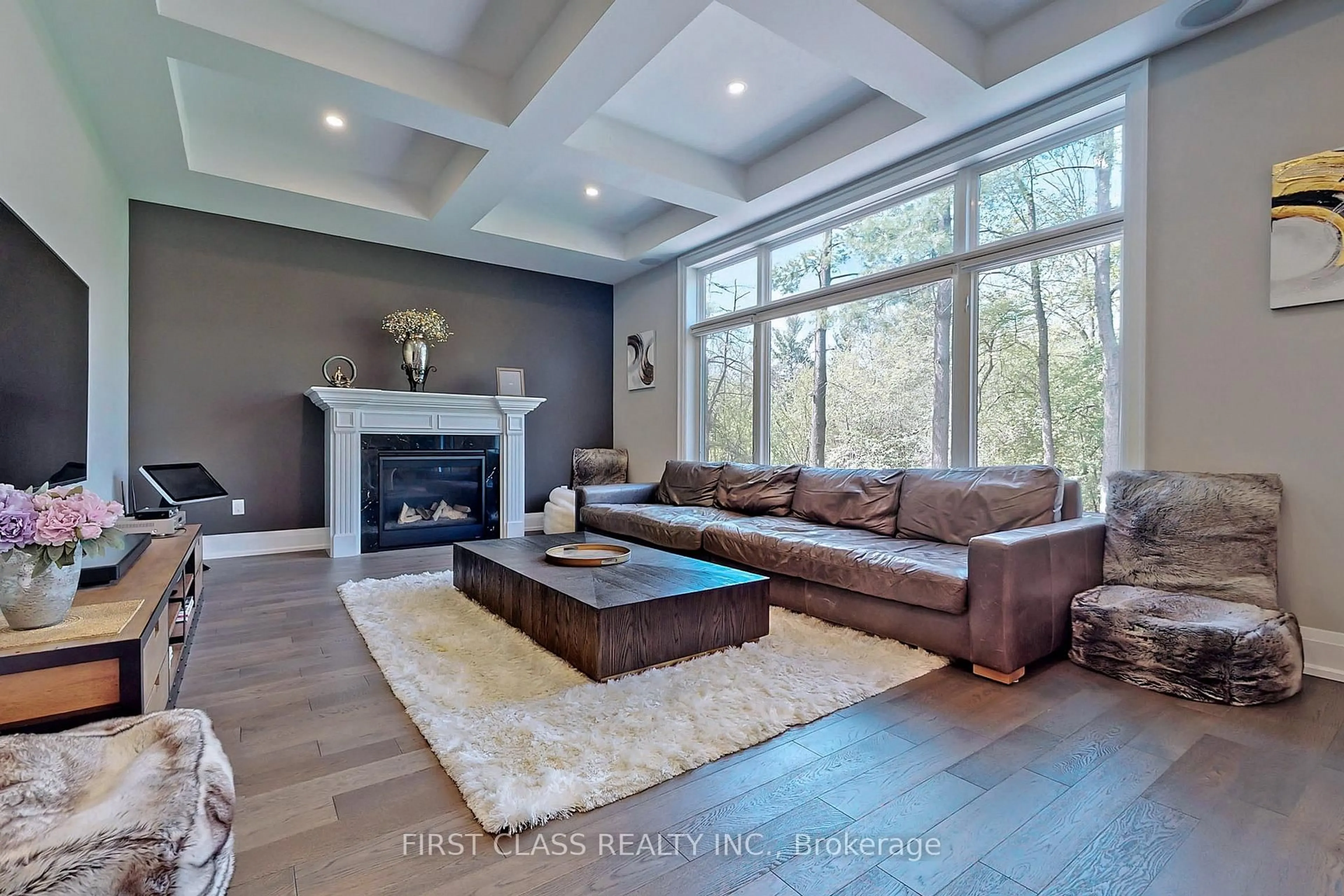 Living room with furniture, unknown for 8 Heathmont Crt, Richmond Hill Ontario L4E 1C2