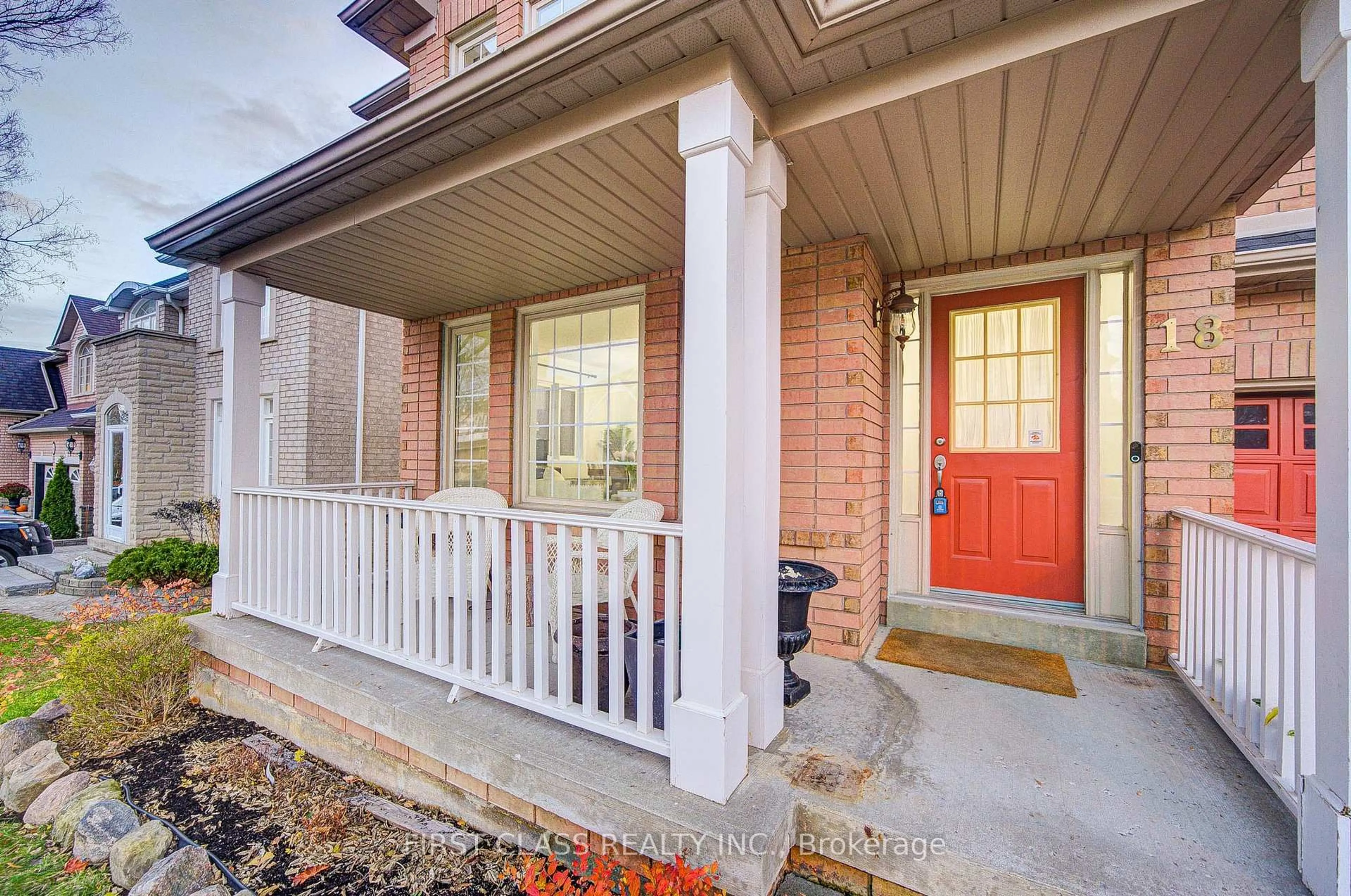 Indoor entryway for 18 Primrose Path Cres, Markham Ontario L3S 4A9