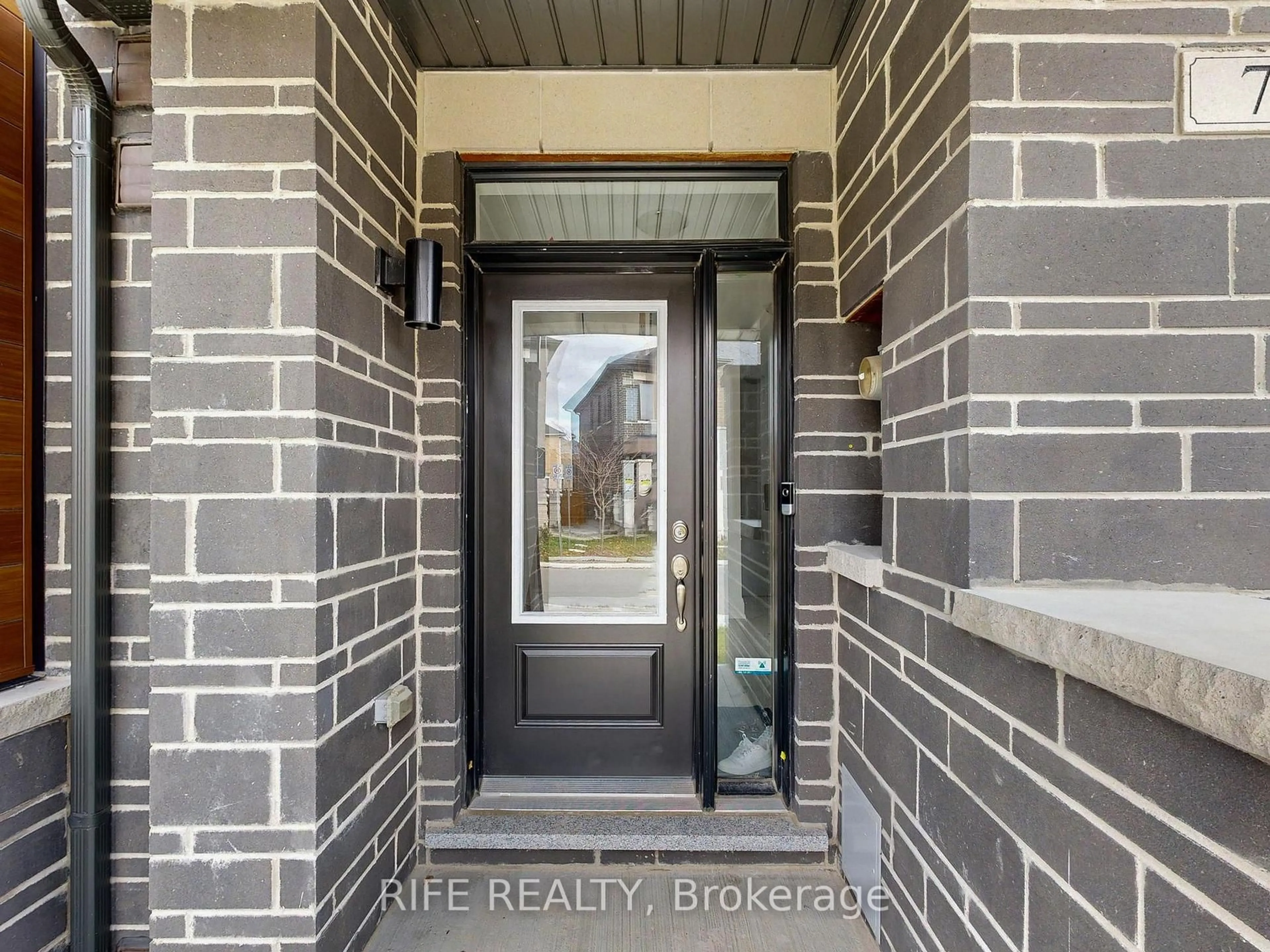 Indoor entryway for 7 Arthur White Lane, Markham Ontario L6E 0W2