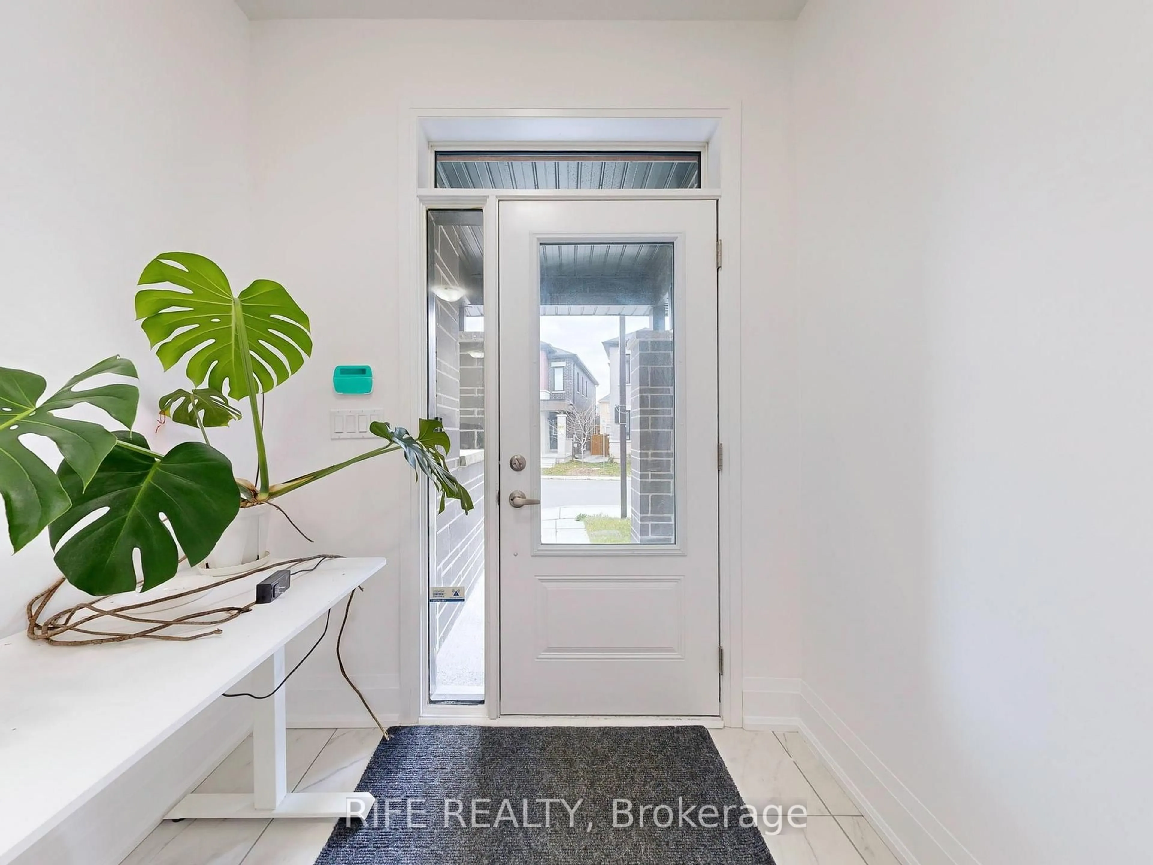 Indoor entryway for 7 Arthur White Lane, Markham Ontario L6E 0W2