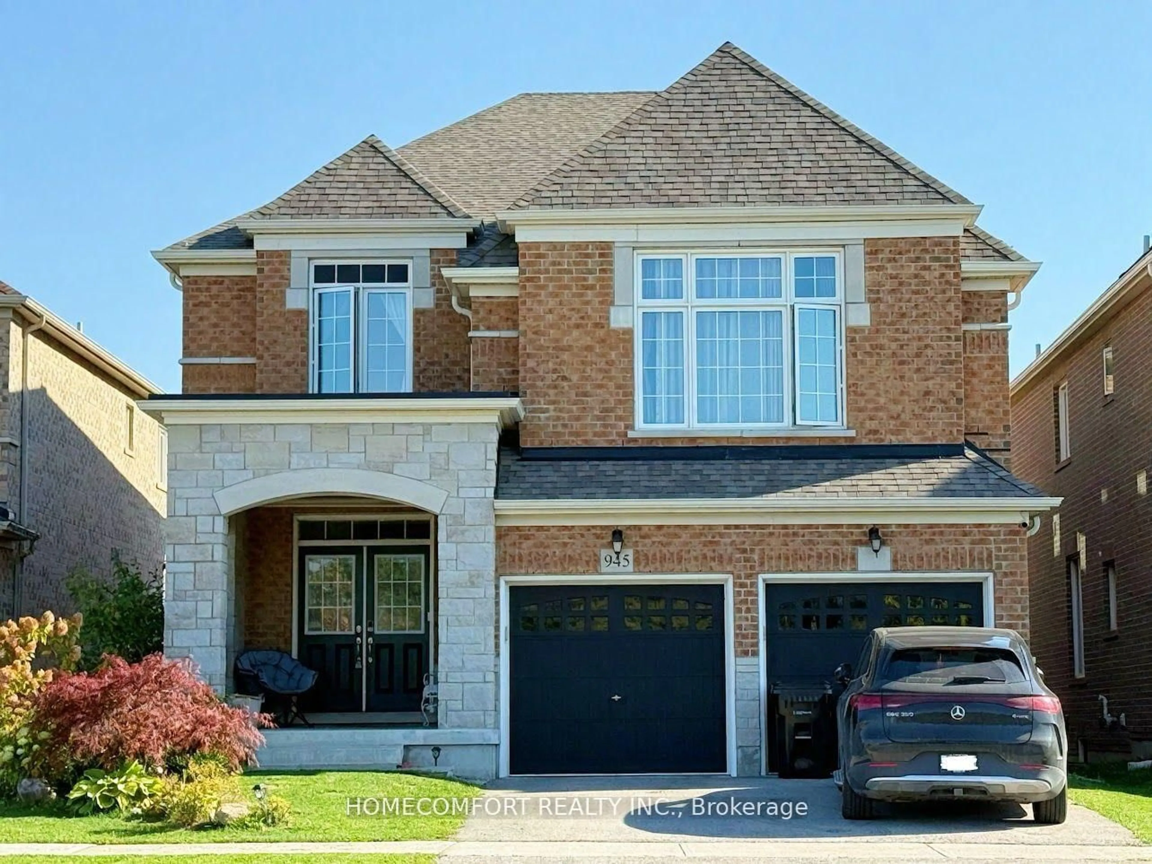 Home with brick exterior material, street for 945 Langford Blvd, Bradford West Gwillimbury Ontario L3Z 4J2