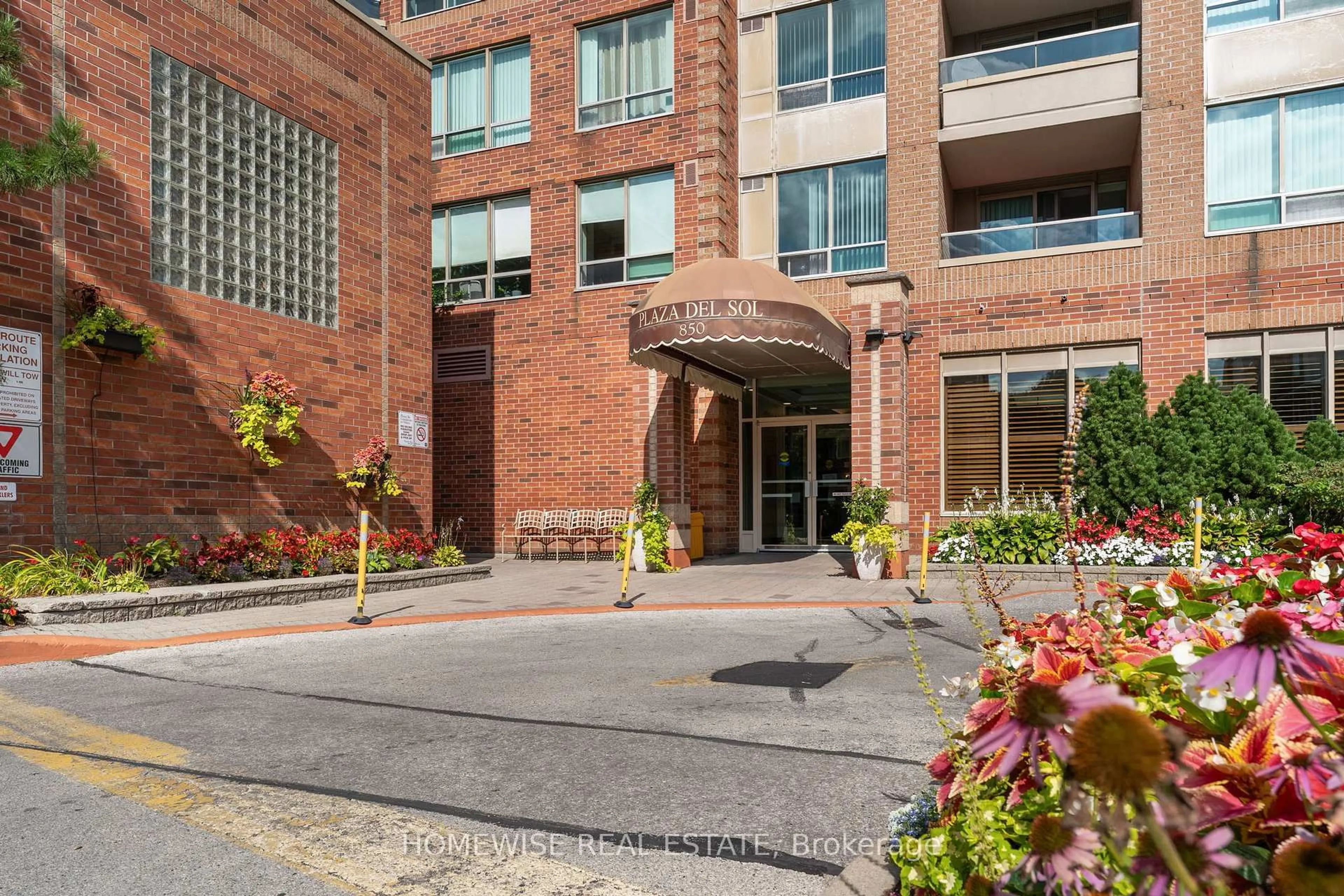 Indoor foyer for 850 Steeles Ave #910, Vaughan Ontario L4J 8E7