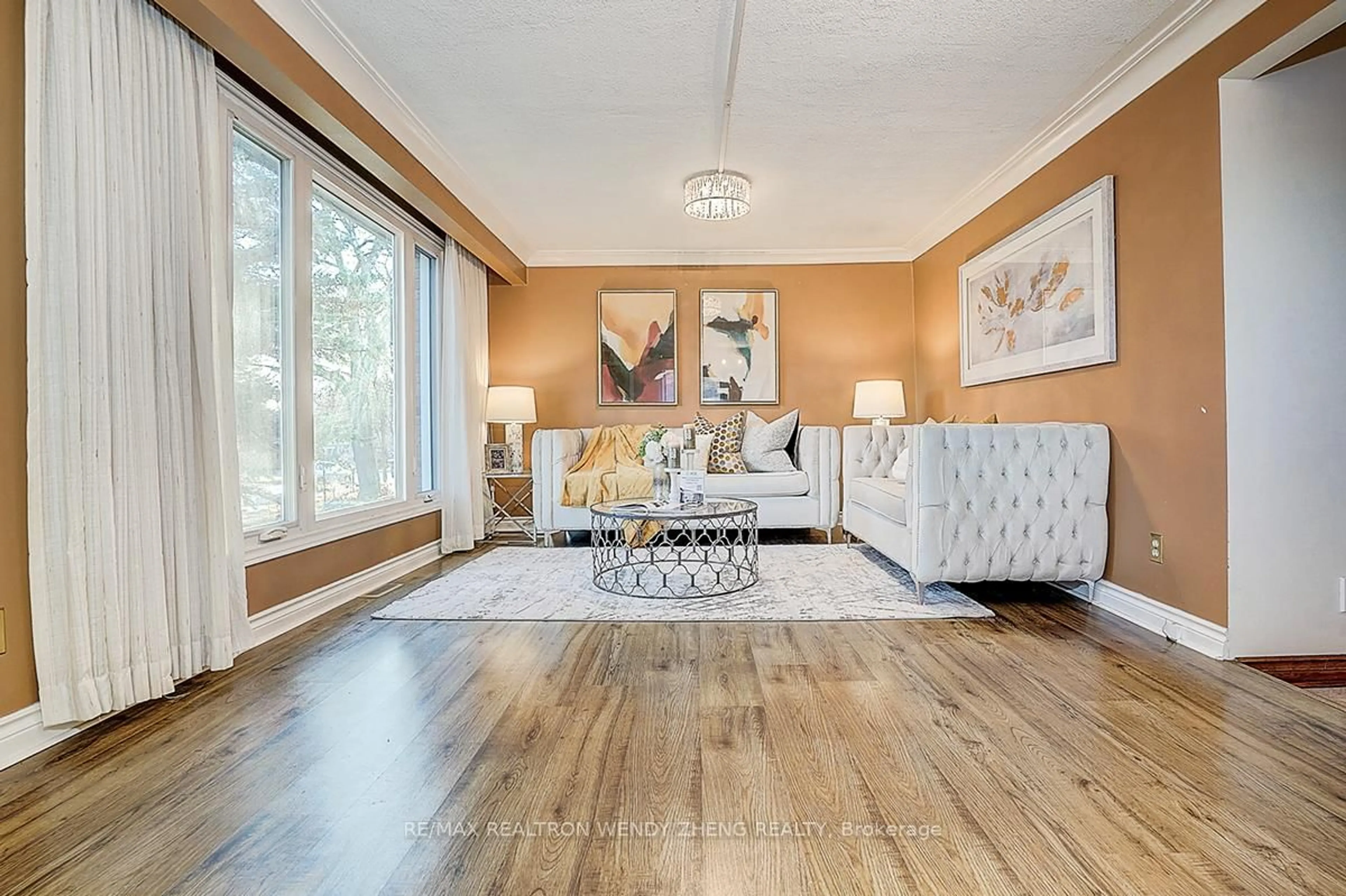 Living room with furniture, wood/laminate floor for 82 Riverglen Dr, Georgina Ontario L4P 2R1