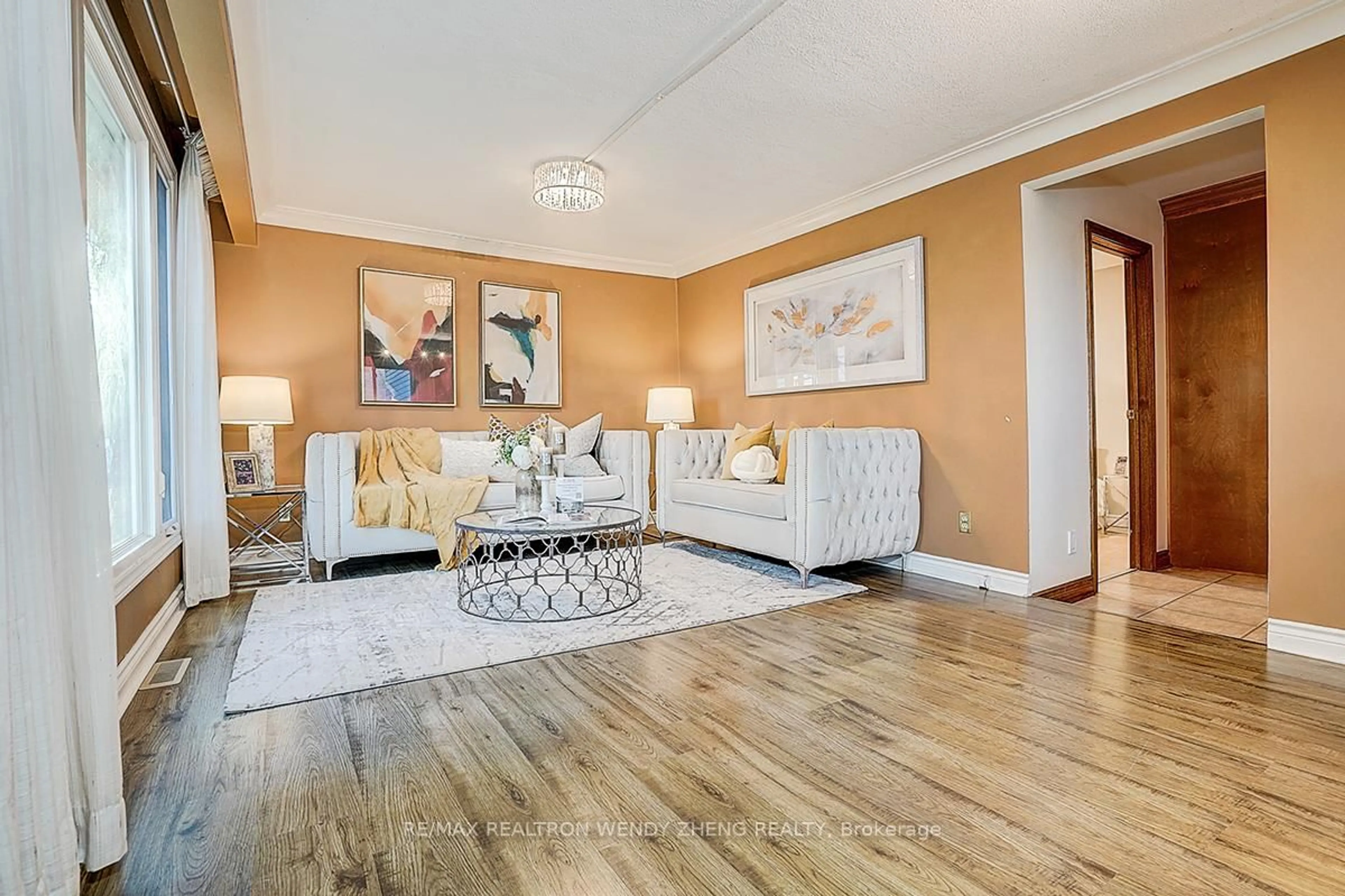 Living room with furniture, unknown for 82 Riverglen Dr, Georgina Ontario L4P 2R1