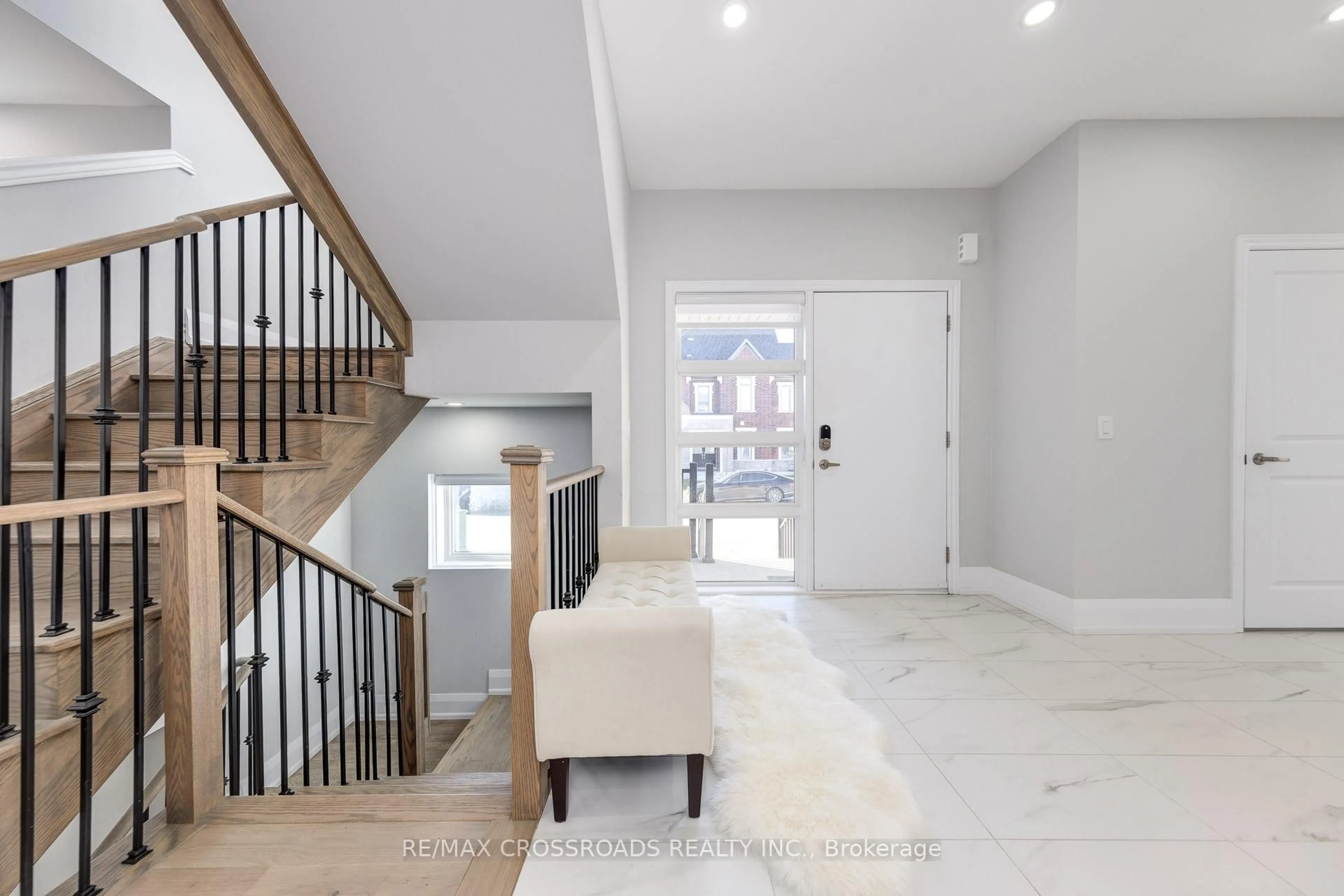 Indoor entryway for 15 PERCY RYE Ave, Markham Ontario L6C 3K1