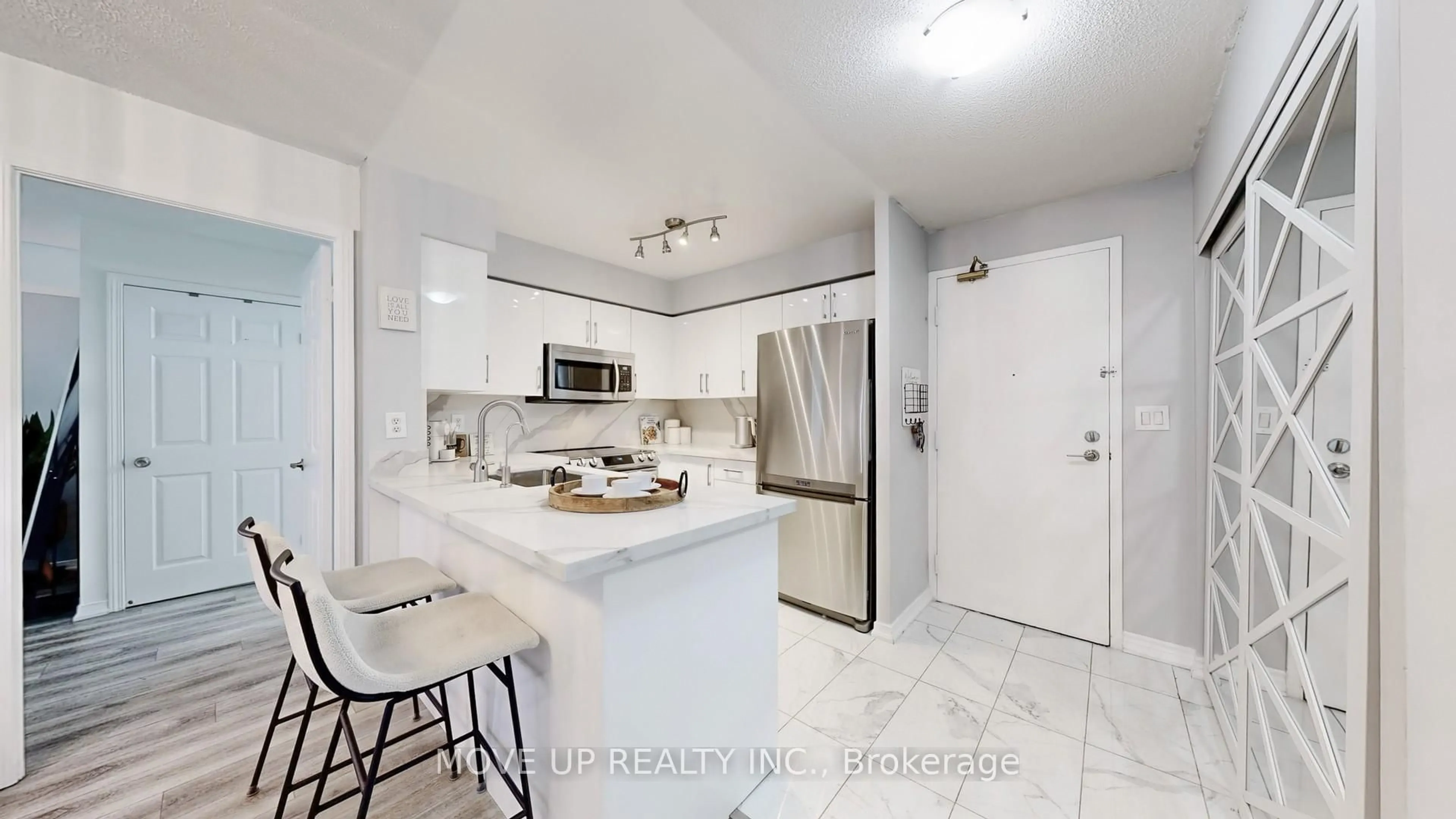 Open concept kitchen, ceramic/tile floor for 3 Ellesmere St #225, Richmond Hill Ontario L4B 4N2