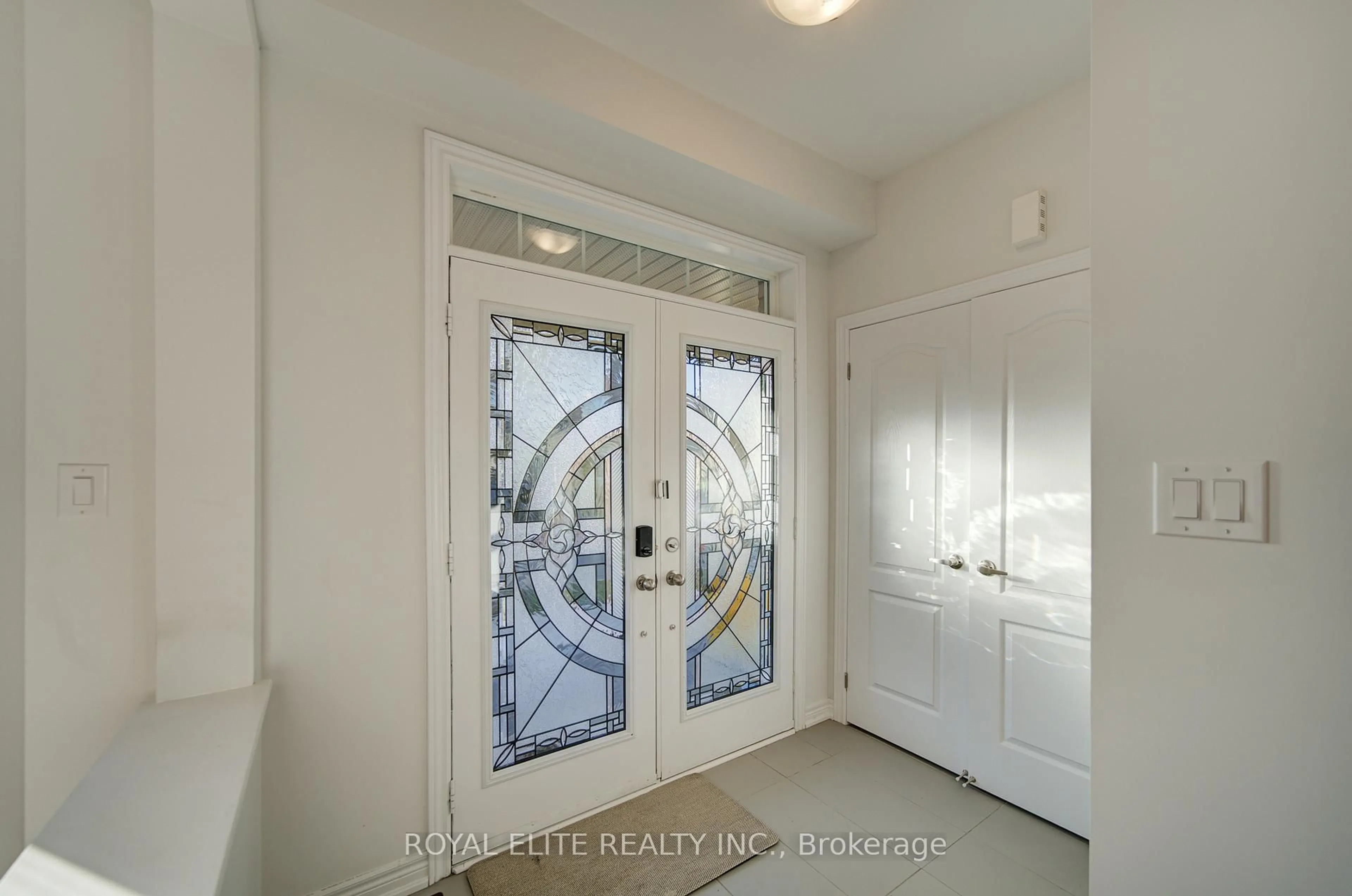 Indoor entryway for 51 Albert Lewis St, Markham Ontario L6B 1A8