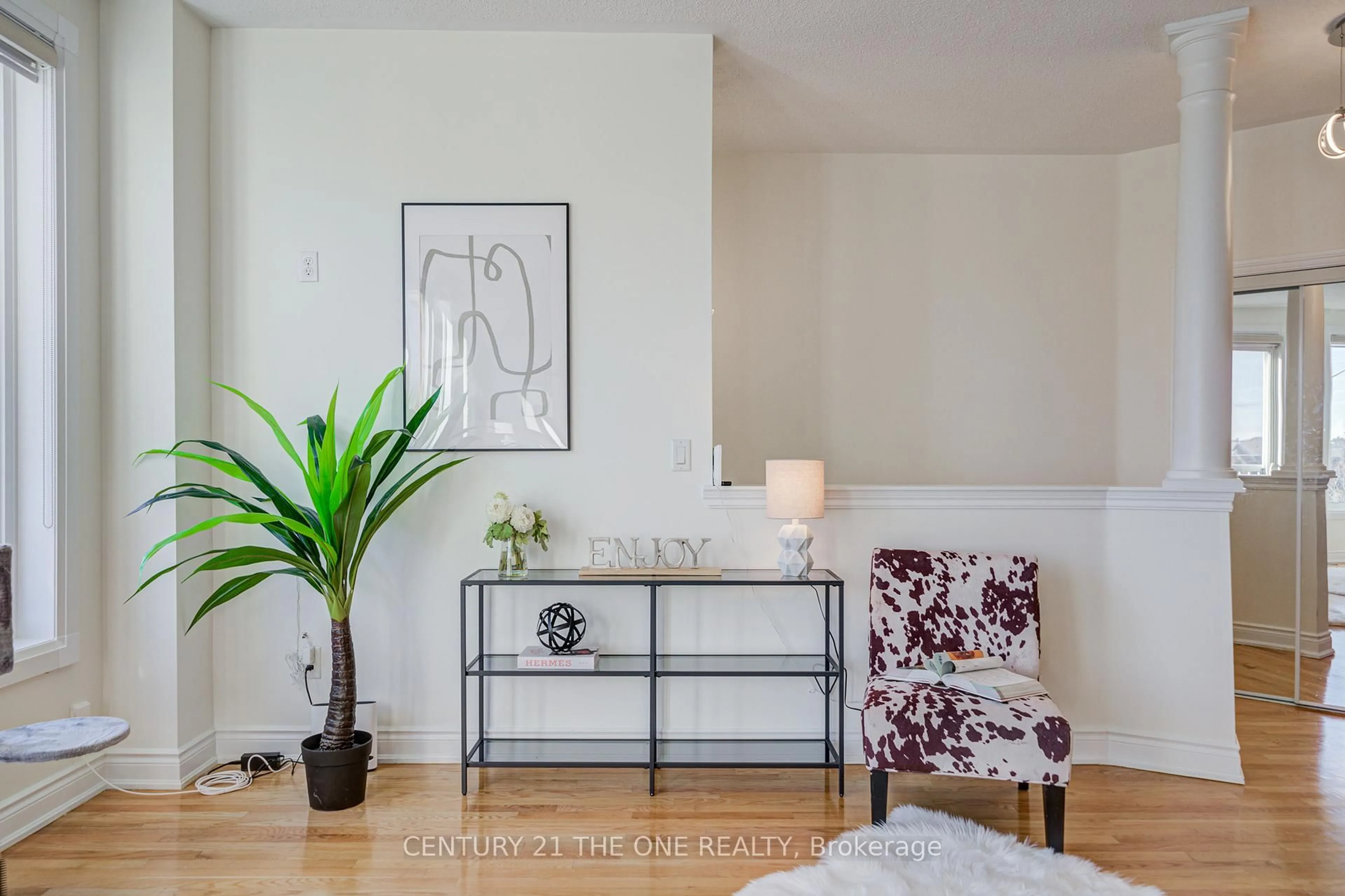 Living room with furniture, unknown for 46 Mistywood Cres, Vaughan Ontario L4J 9E6