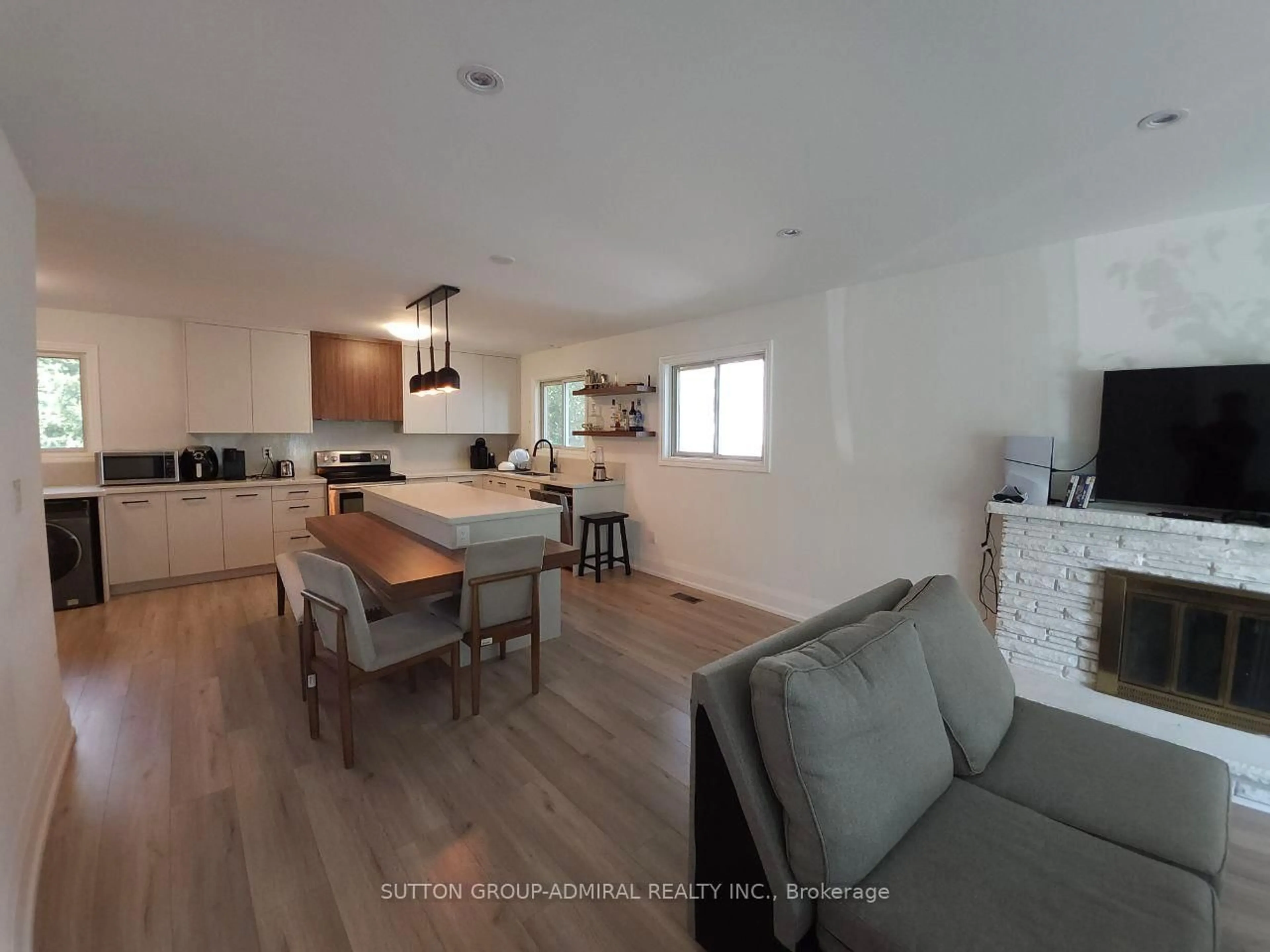 Open concept kitchen, unknown for 174 St Anthony's Crt, Richmond Hill Ontario L4C 4T3