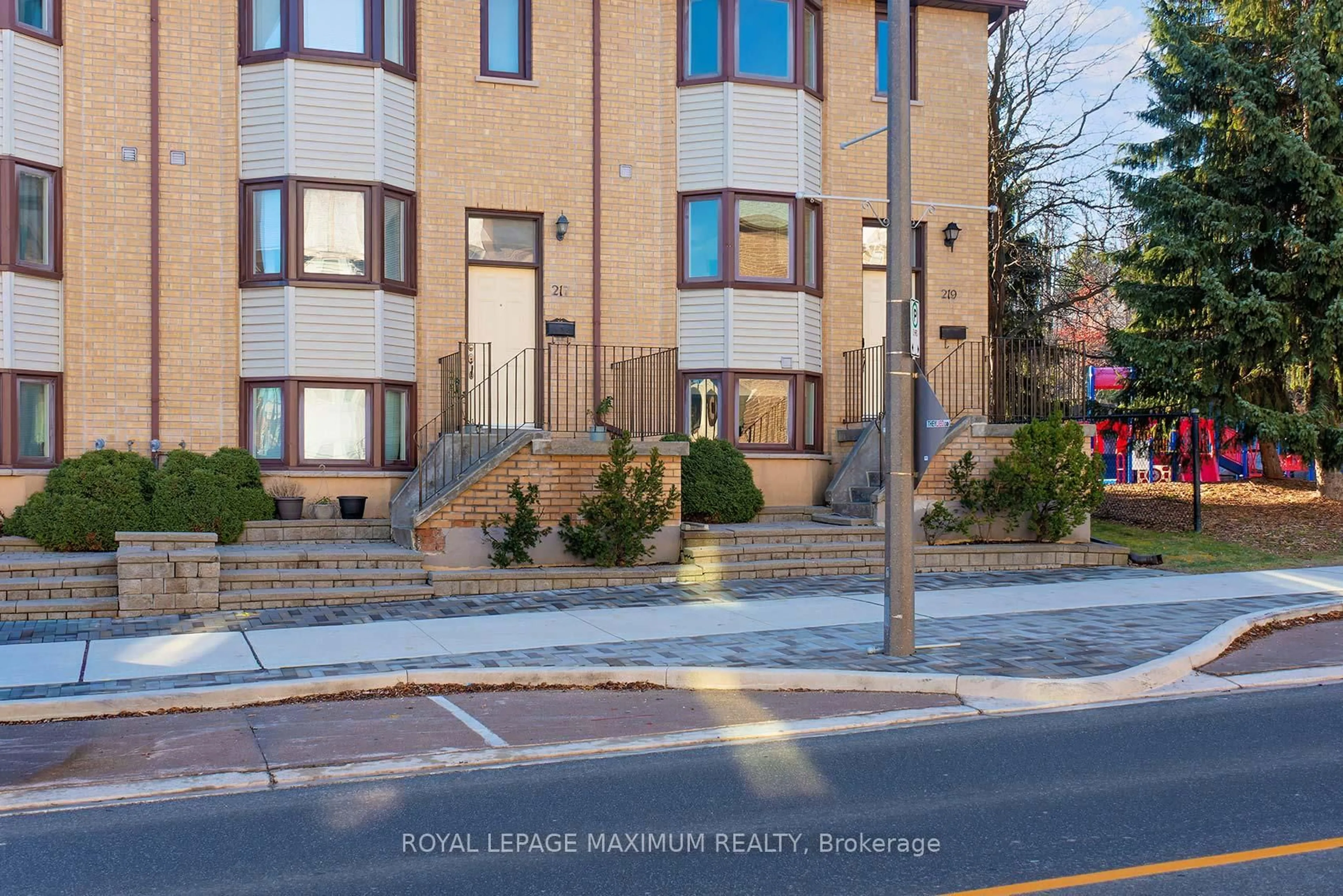 Unknown for 217 Woodbridge Ave #1, Vaughan Ontario L4L 2T1