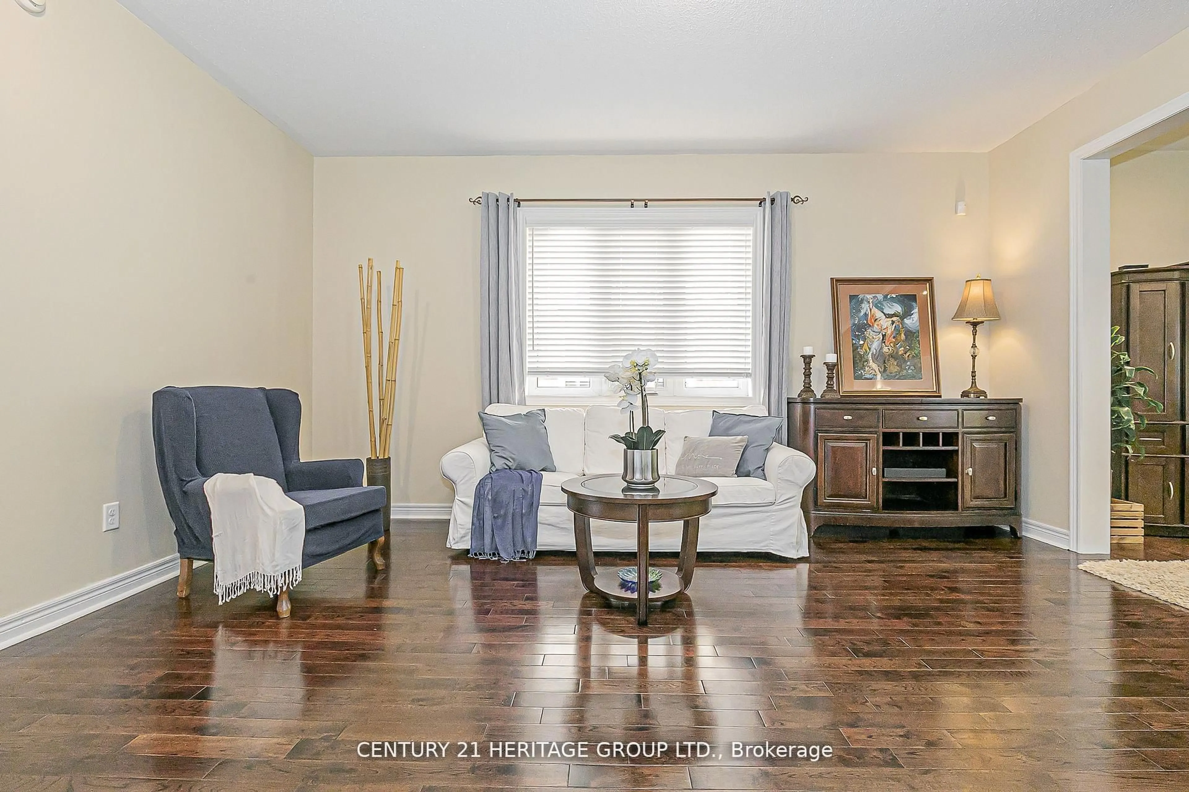 Living room with furniture, unknown for 44 Madison Ave, Richmond Hill Ontario L4E 2Z6