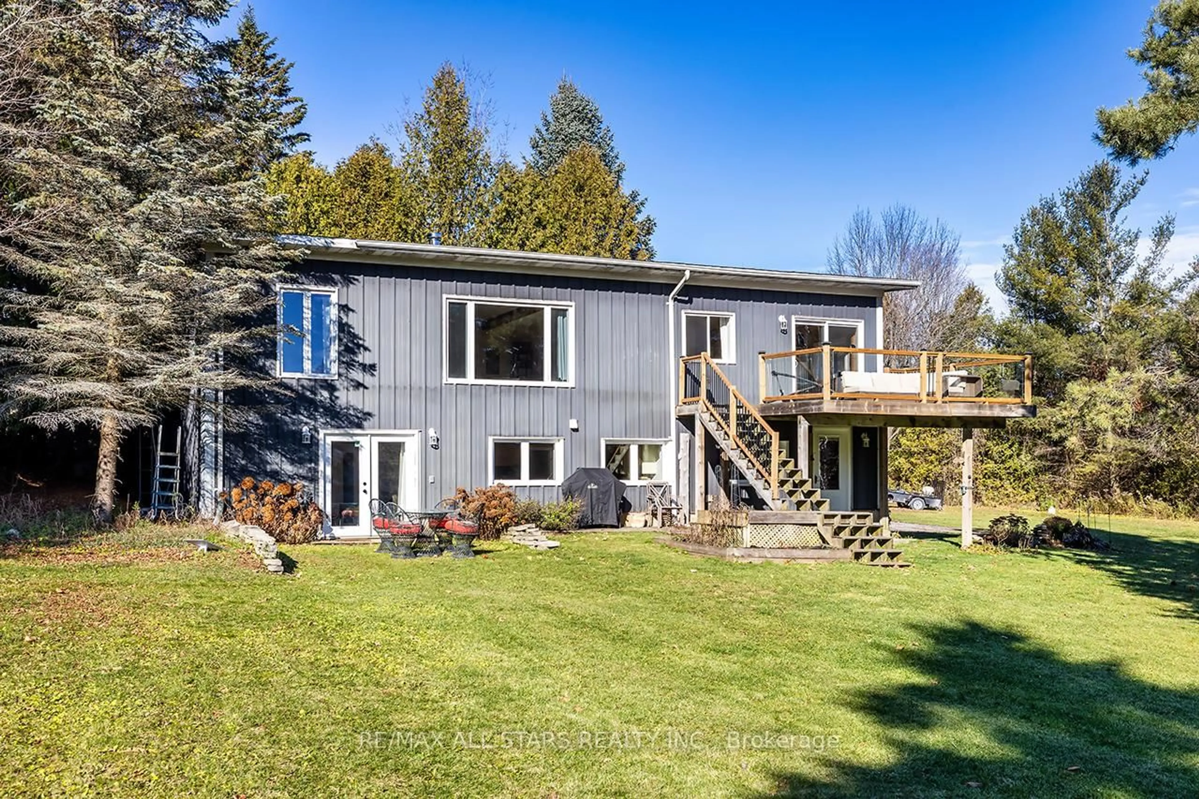 Home with vinyl exterior material, unknown for 1980 Concession Rd 5 Rd, Brock Ontario L0C 1H0