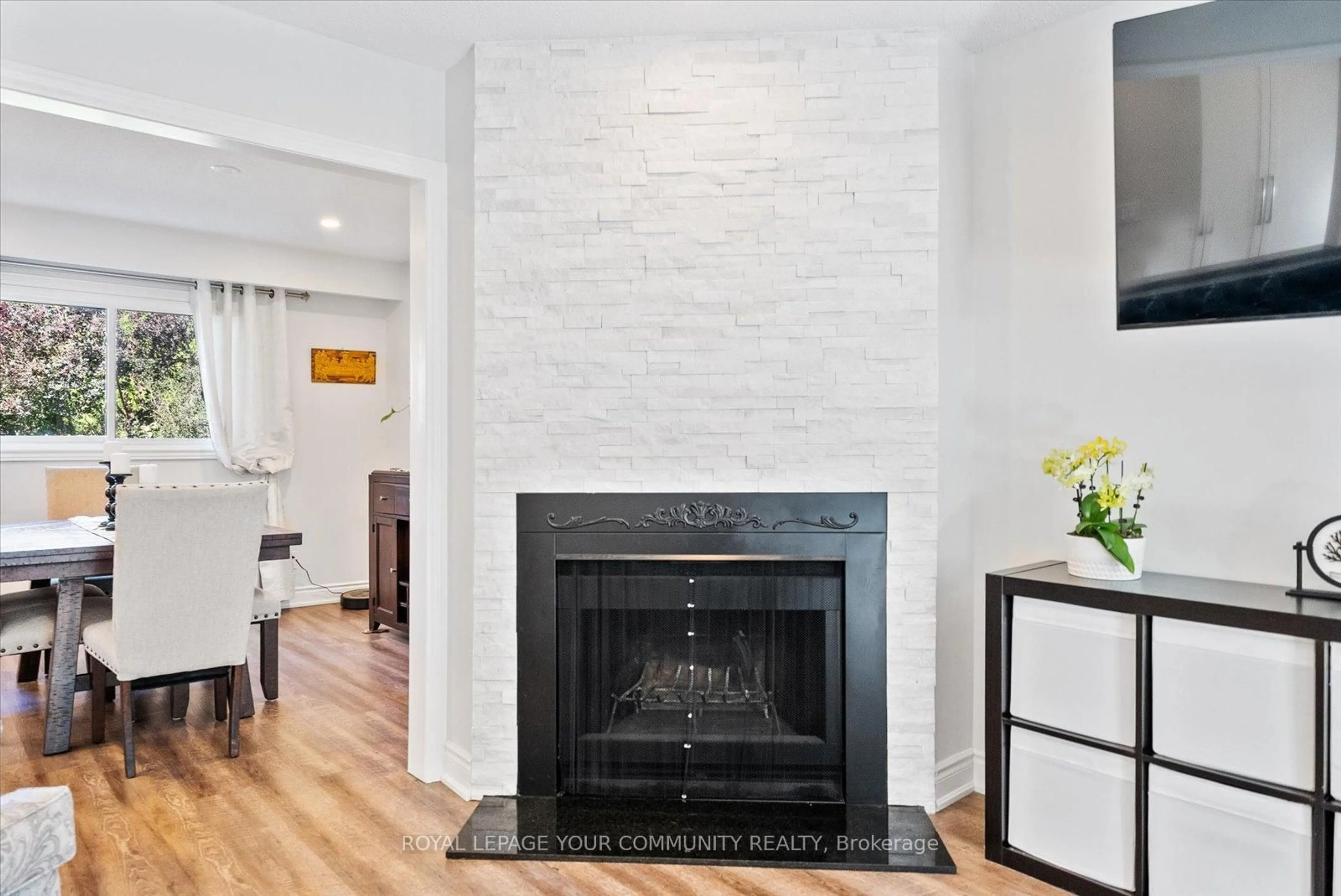 Unknown for 20 Sandusky Cres, Aurora Ontario L4G 3N4