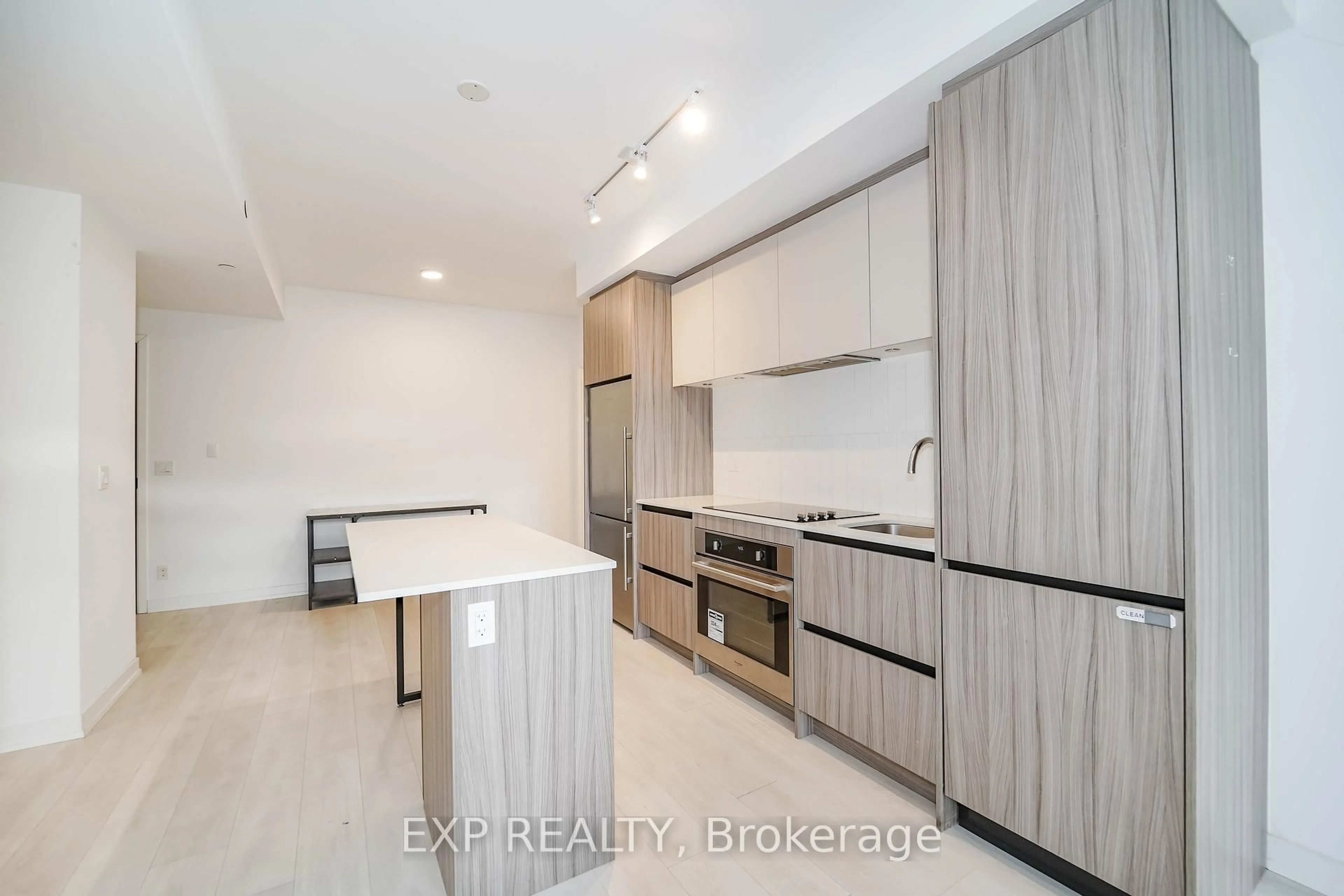 Unknown for 8 Beverley Glen Blvd #D328, Vaughan Ontario L4J 0L5