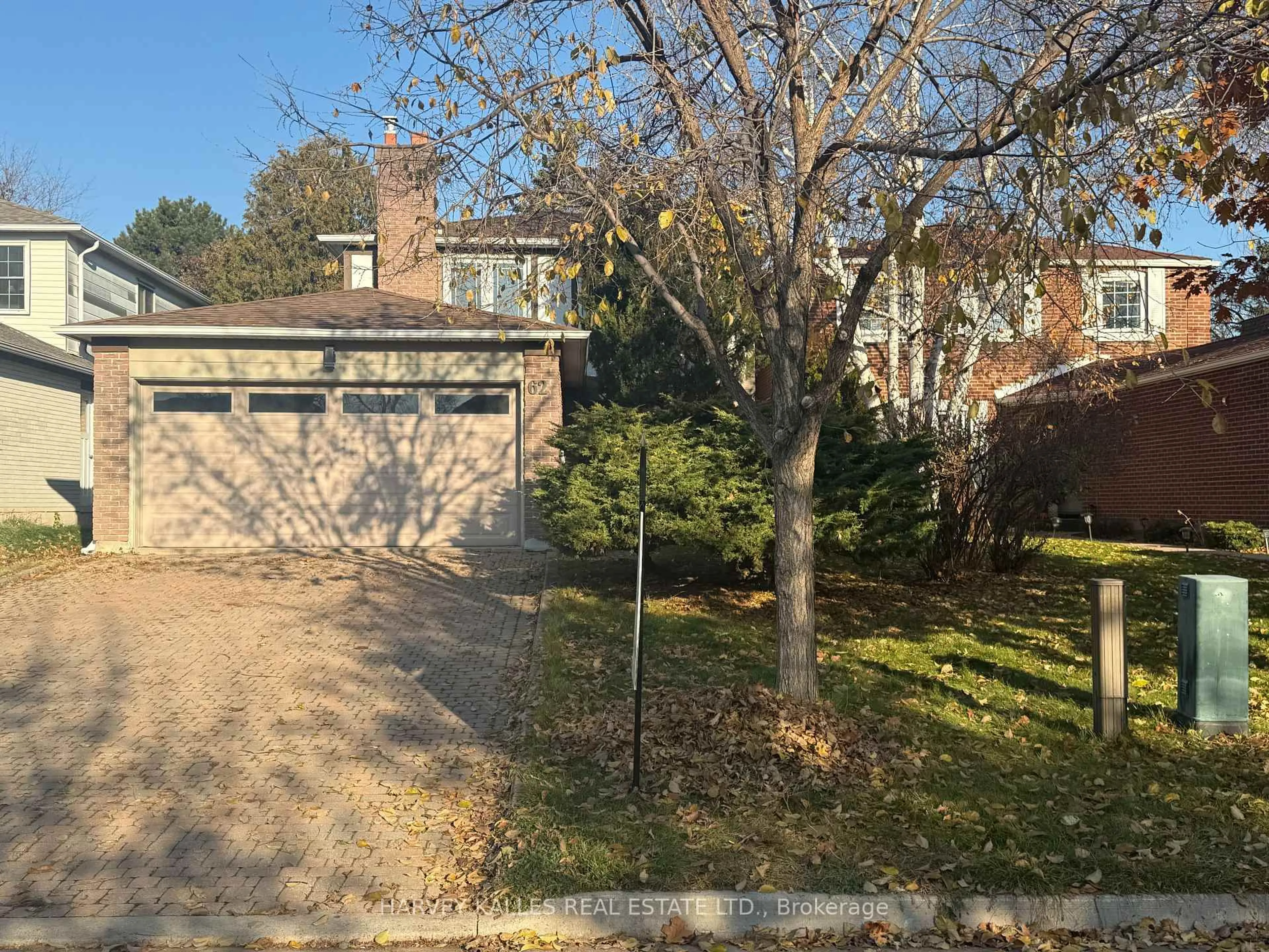 A pic from outside/outdoor area/front of a property/back of a property/a pic from drone, street for 62 Dersingham Cres, Markham Ontario L3T 4E8