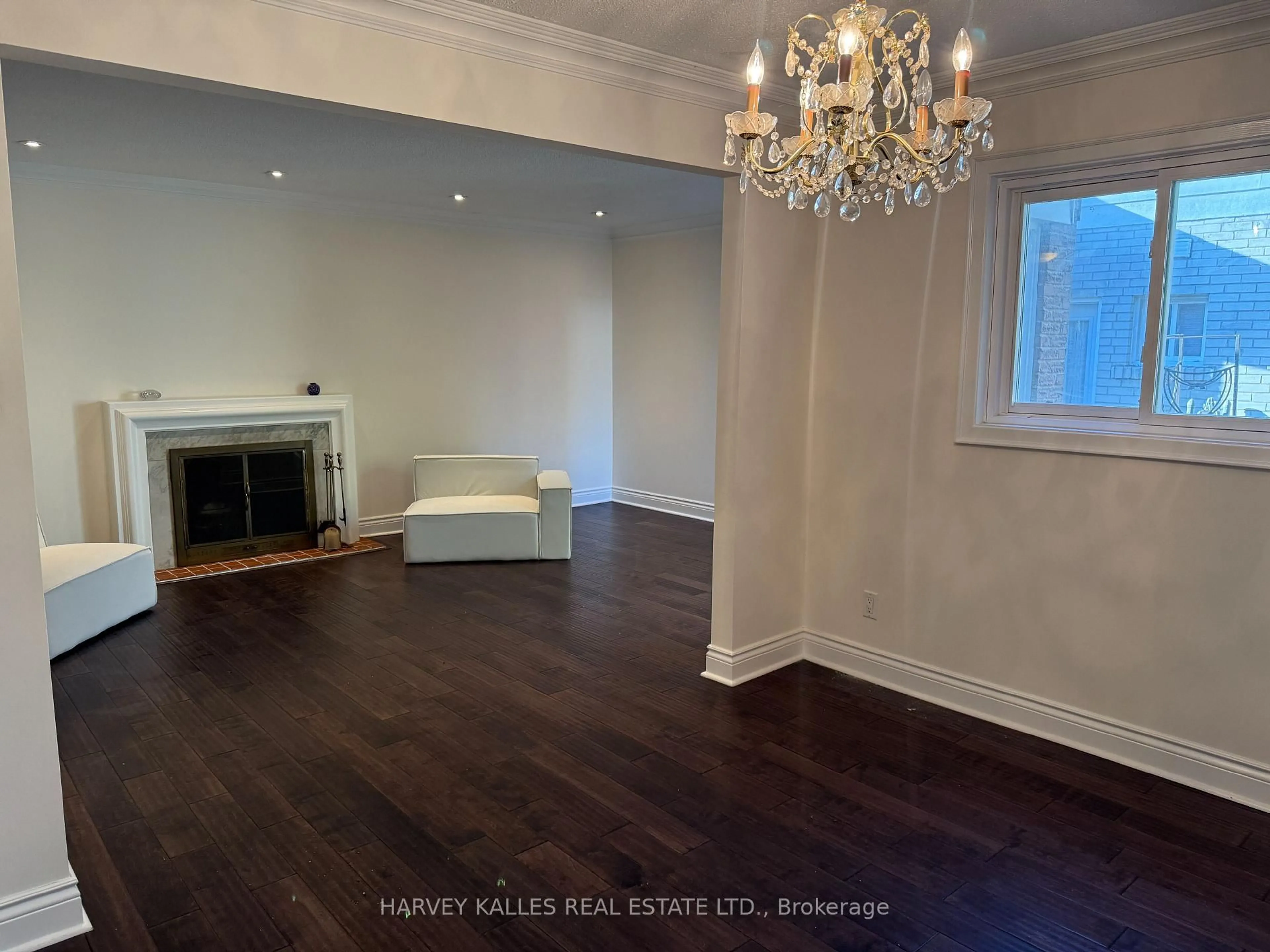 Living room with furniture, wood/laminate floor for 62 Dersingham Cres, Markham Ontario L3T 4E8