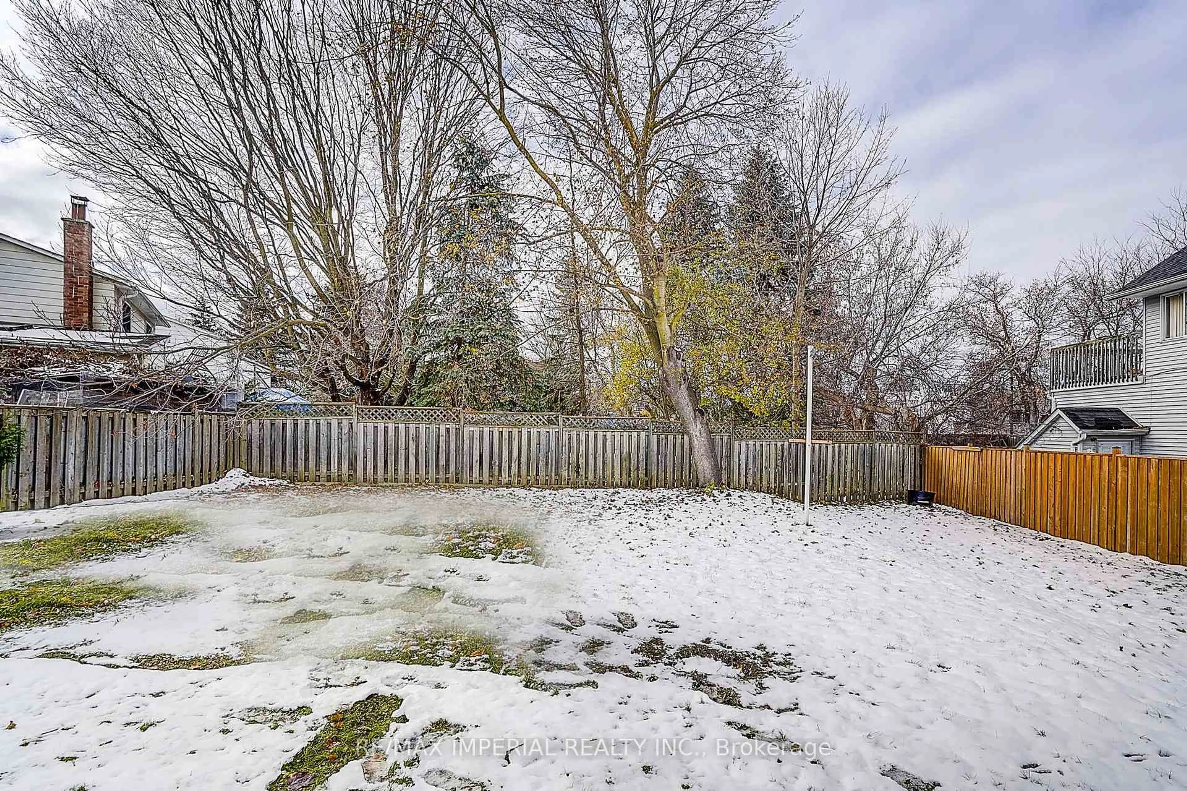 Patio, forest/trees view for 332 Dixon Blvd, Newmarket Ontario L3Y 4V6