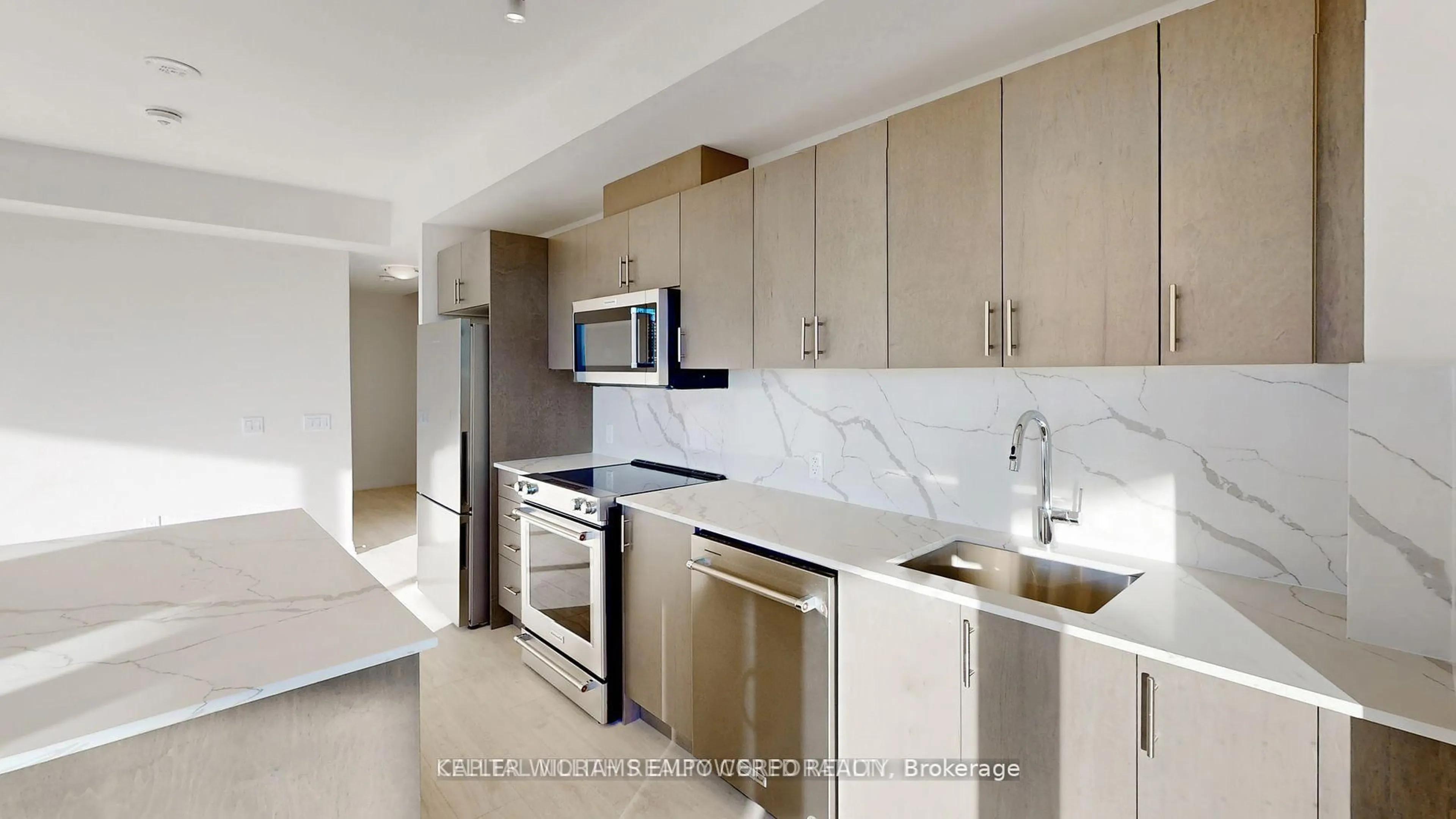 Standard kitchen, ceramic/tile floor for 8960 Jane St #328, Vaughan Ontario L4K 2M9