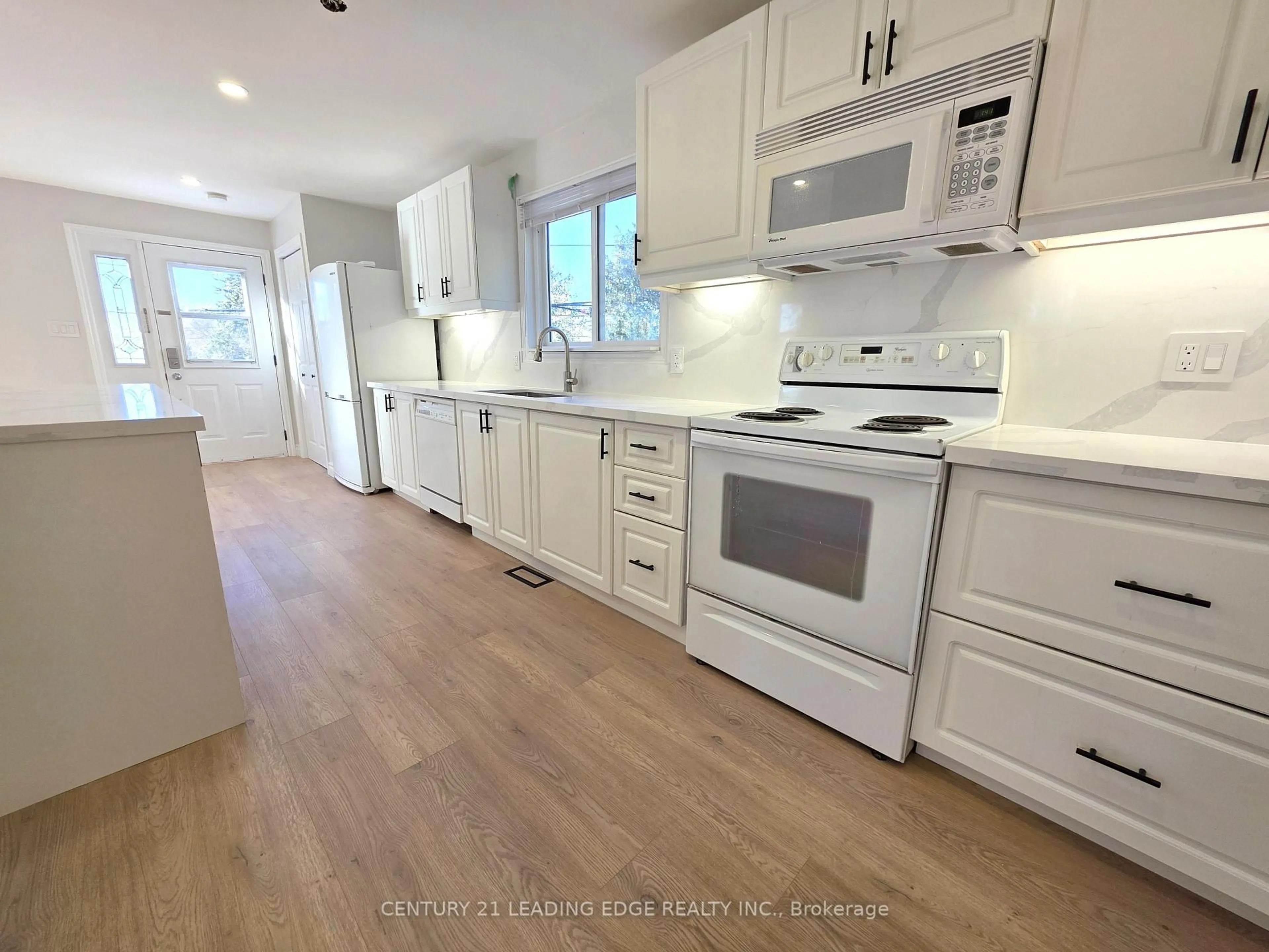 Open concept kitchen, unknown for 623 Lake Drive South, Georgina Ontario L4P 1T6