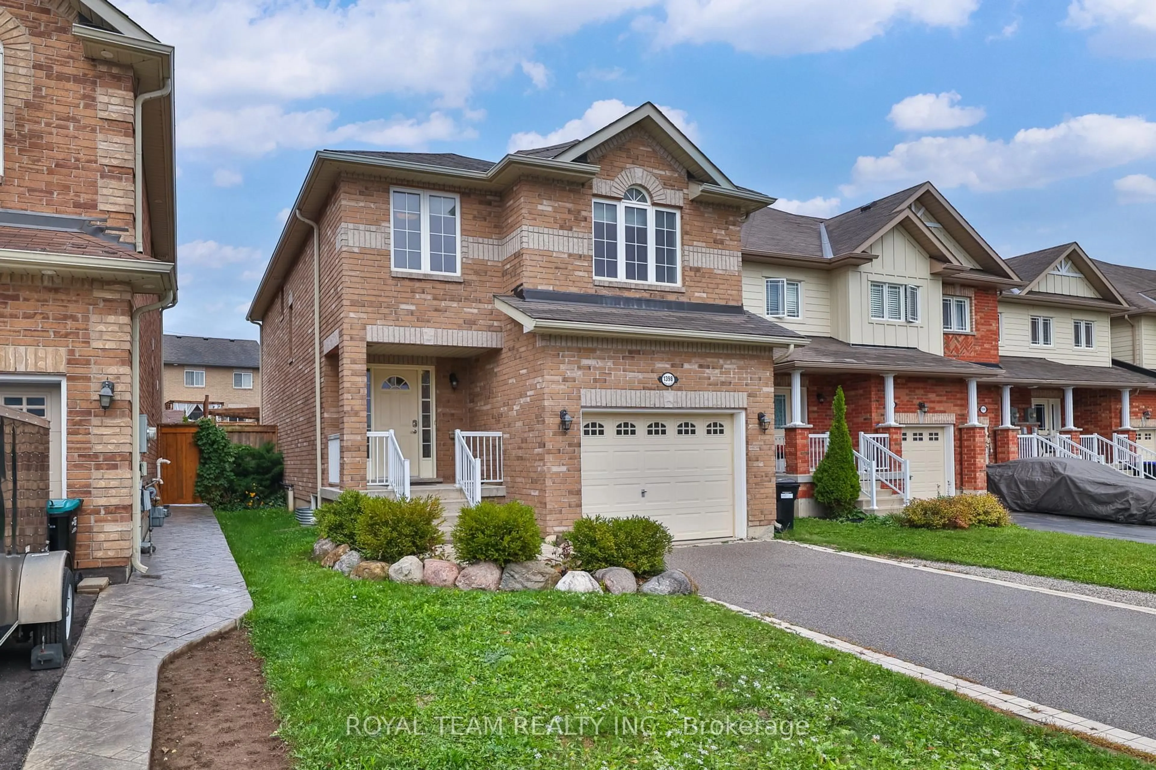 Home with brick exterior material, street for 1398 Hunter St, Innisfil Ontario L9S 4B7