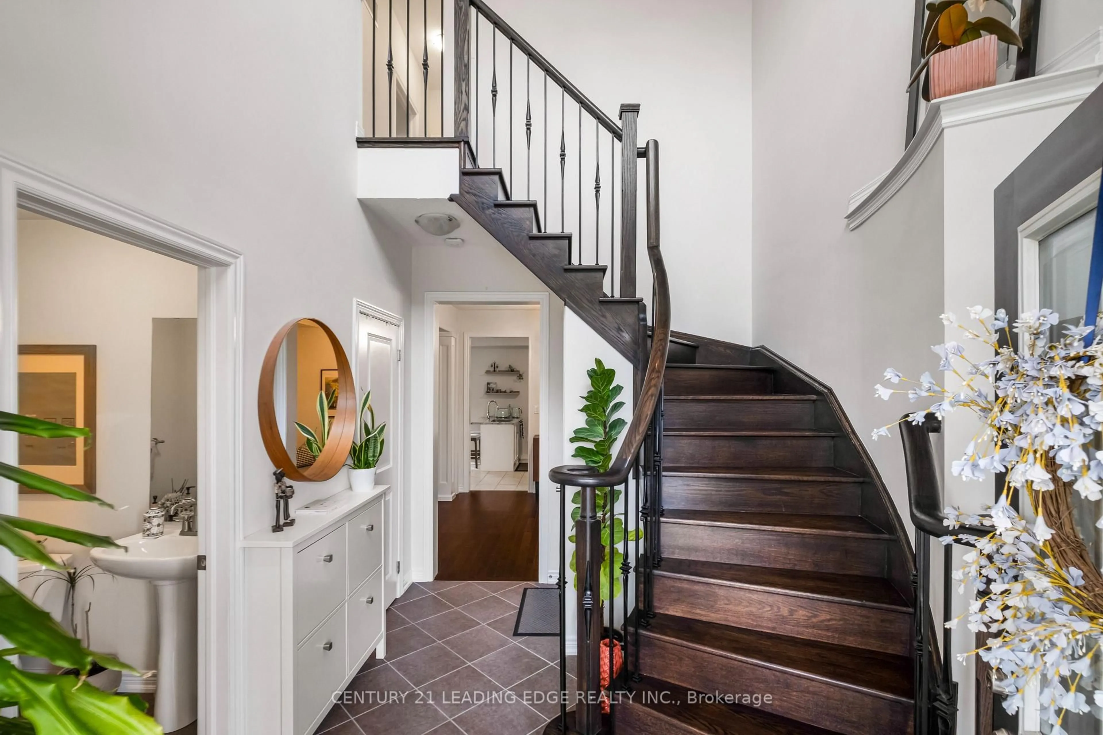 Indoor entryway for 164 Moody Dr, Vaughan Ontario L4H 3Z4