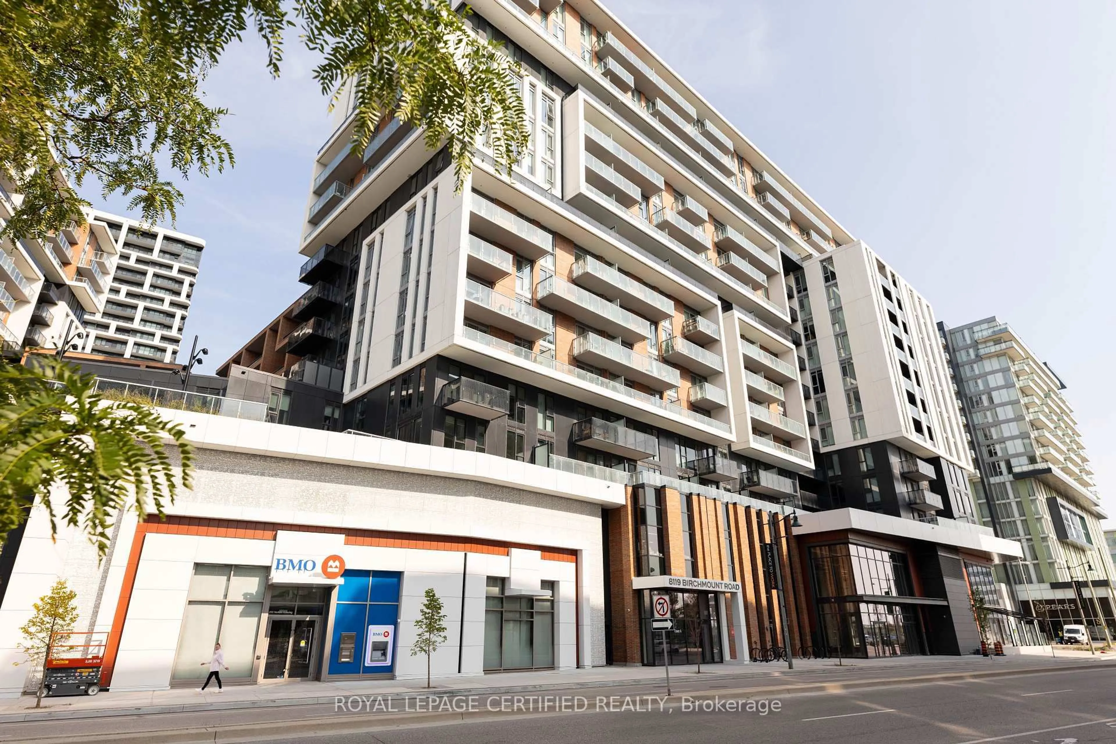 Indoor foyer for 8119 Birchmount Rd #1803, Markham Ontario L6G 0H5