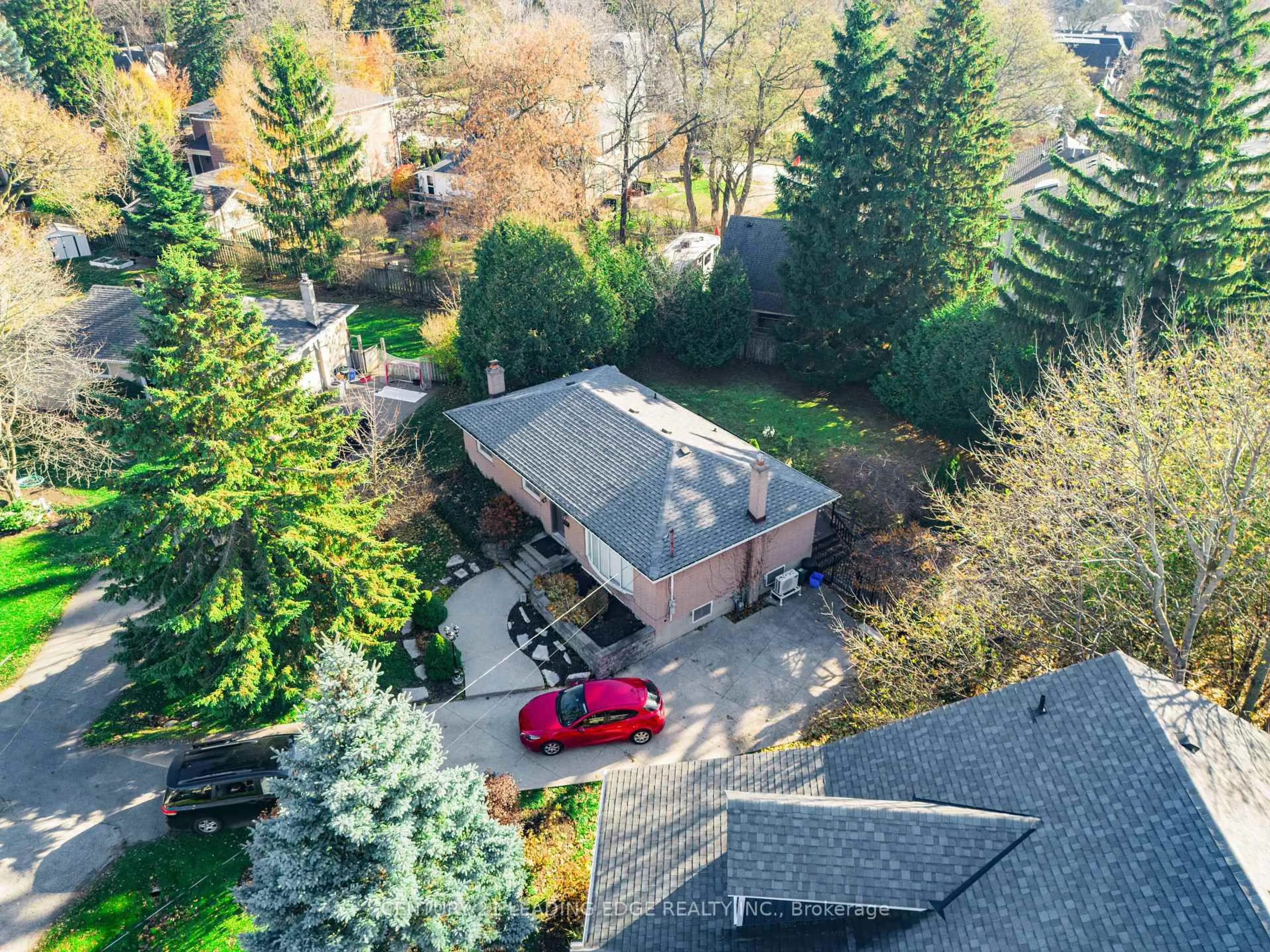 A pic from outside/outdoor area/front of a property/back of a property/a pic from drone, street for 22 Winlaw Pl, Markham Ontario L3P 2C6