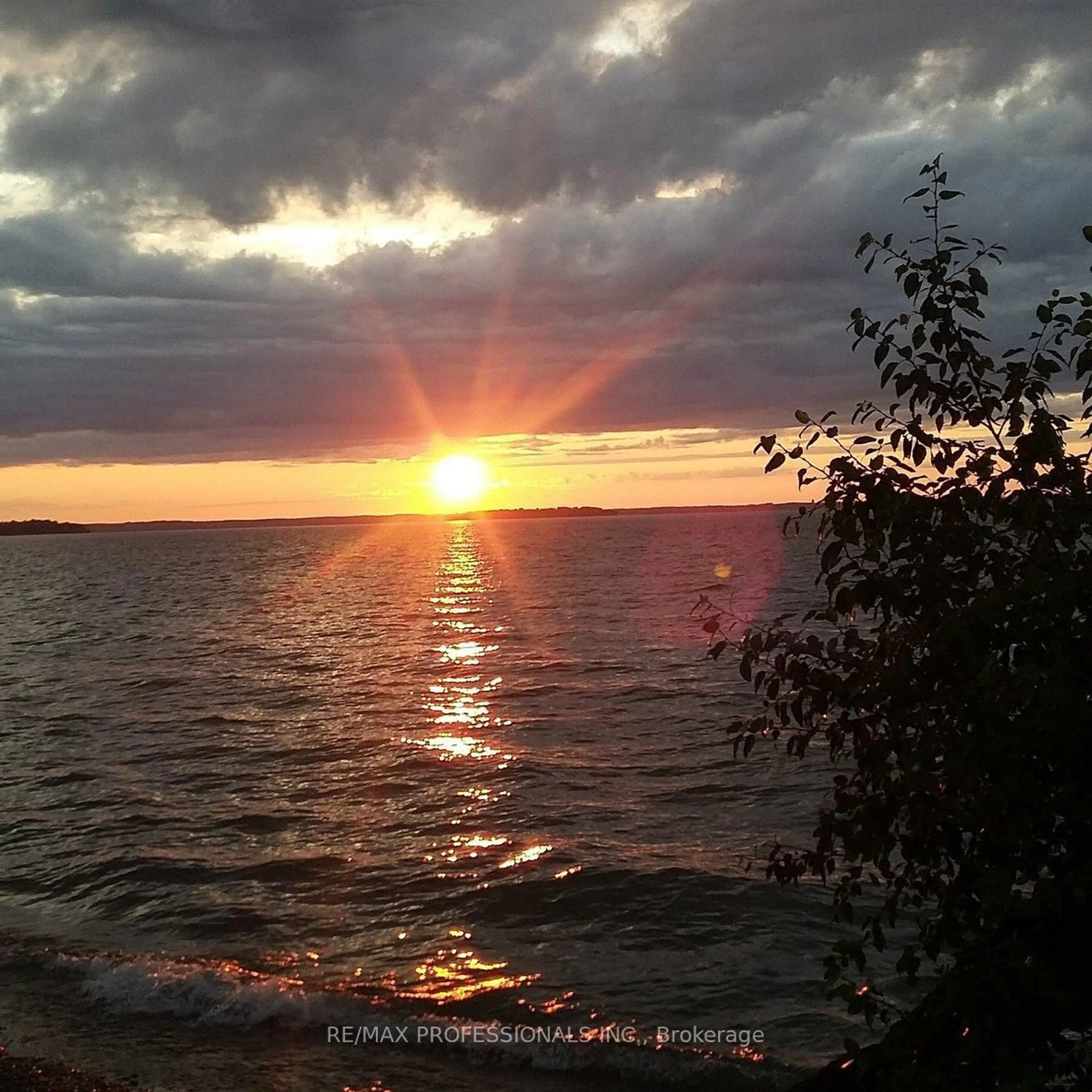 Blurry image for 14 Patty Lane, Georgina Ontario L5E 1S0