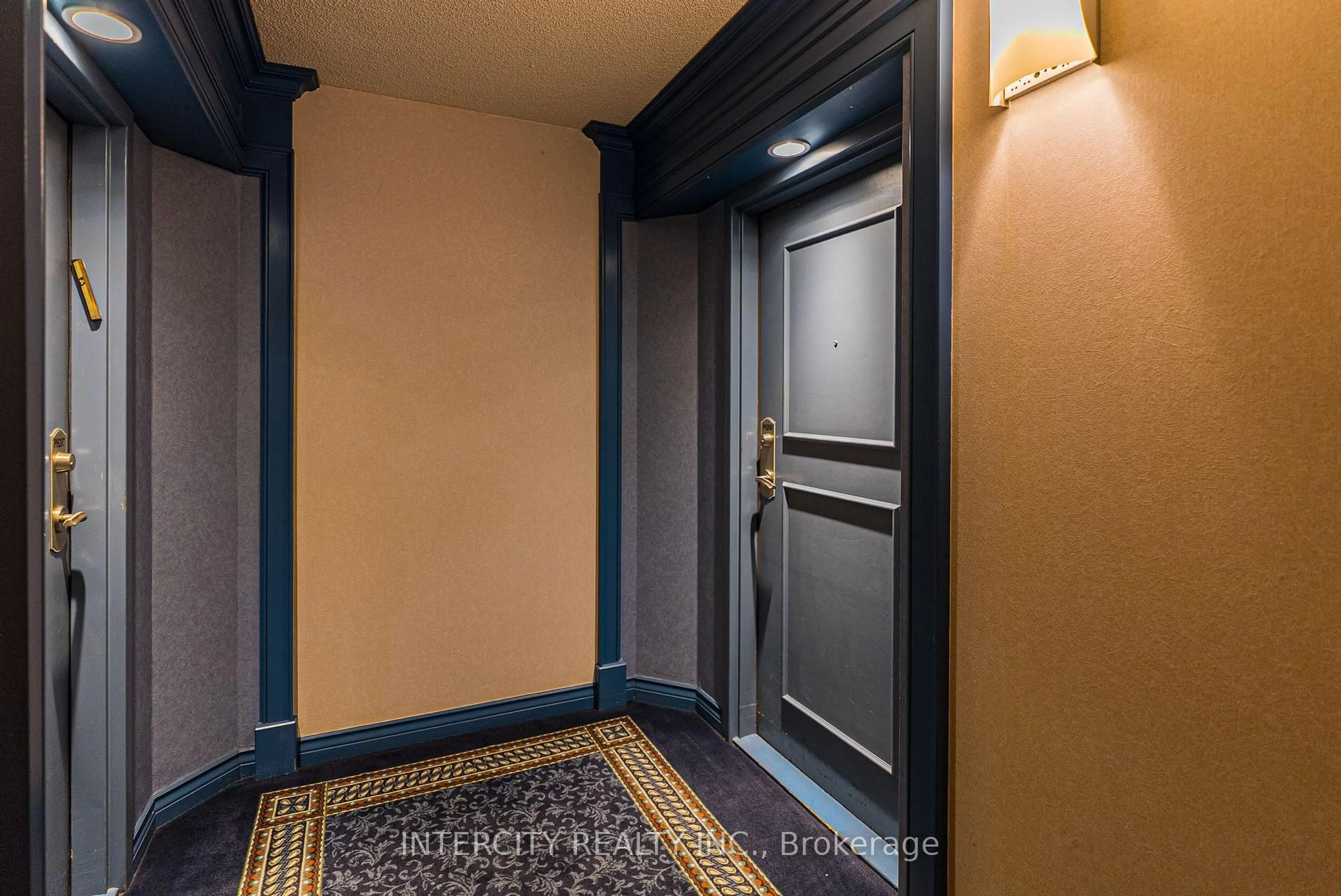 Indoor foyer for 81 Townsgate Dr #Ph208, Vaughan Ontario L4J 8E6