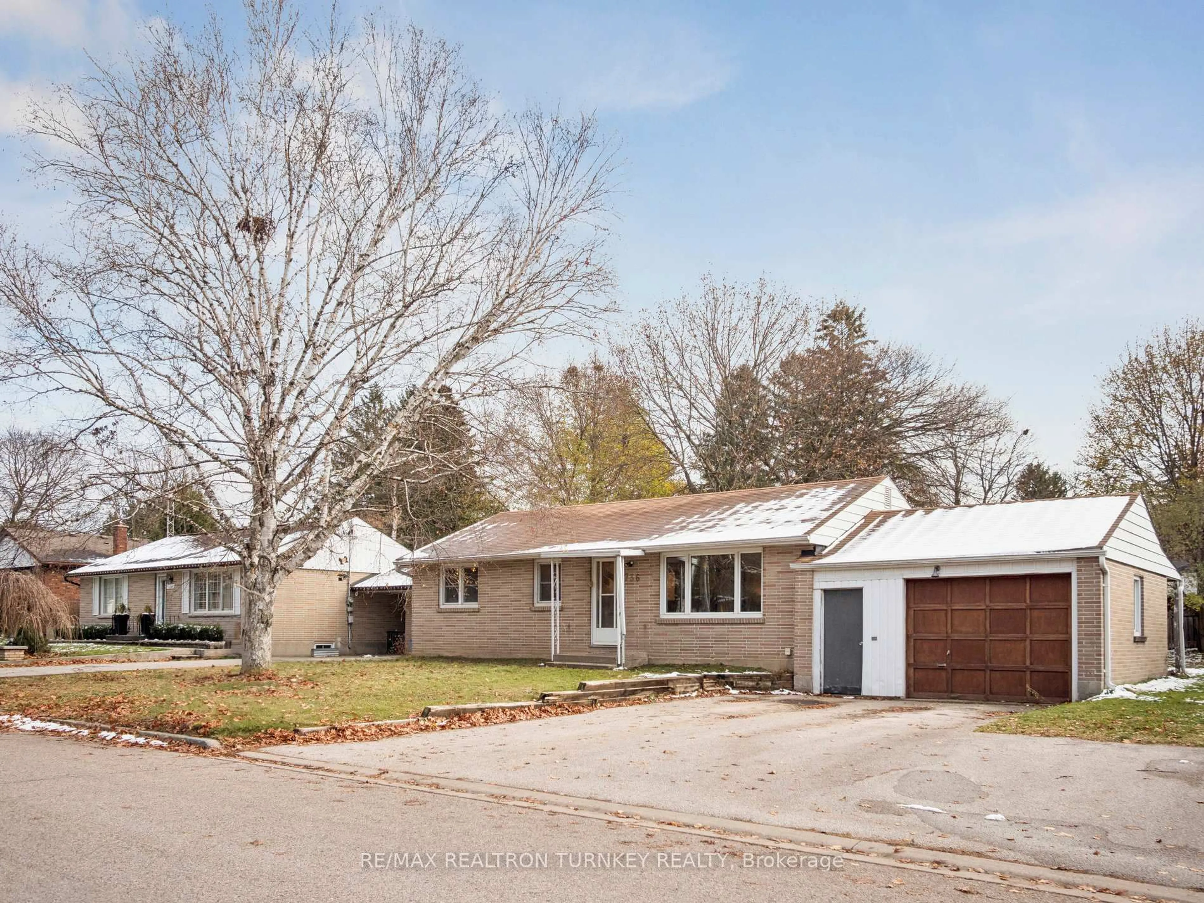 Unknown for 736 Grace St, Newmarket Ontario L3Y 2L3