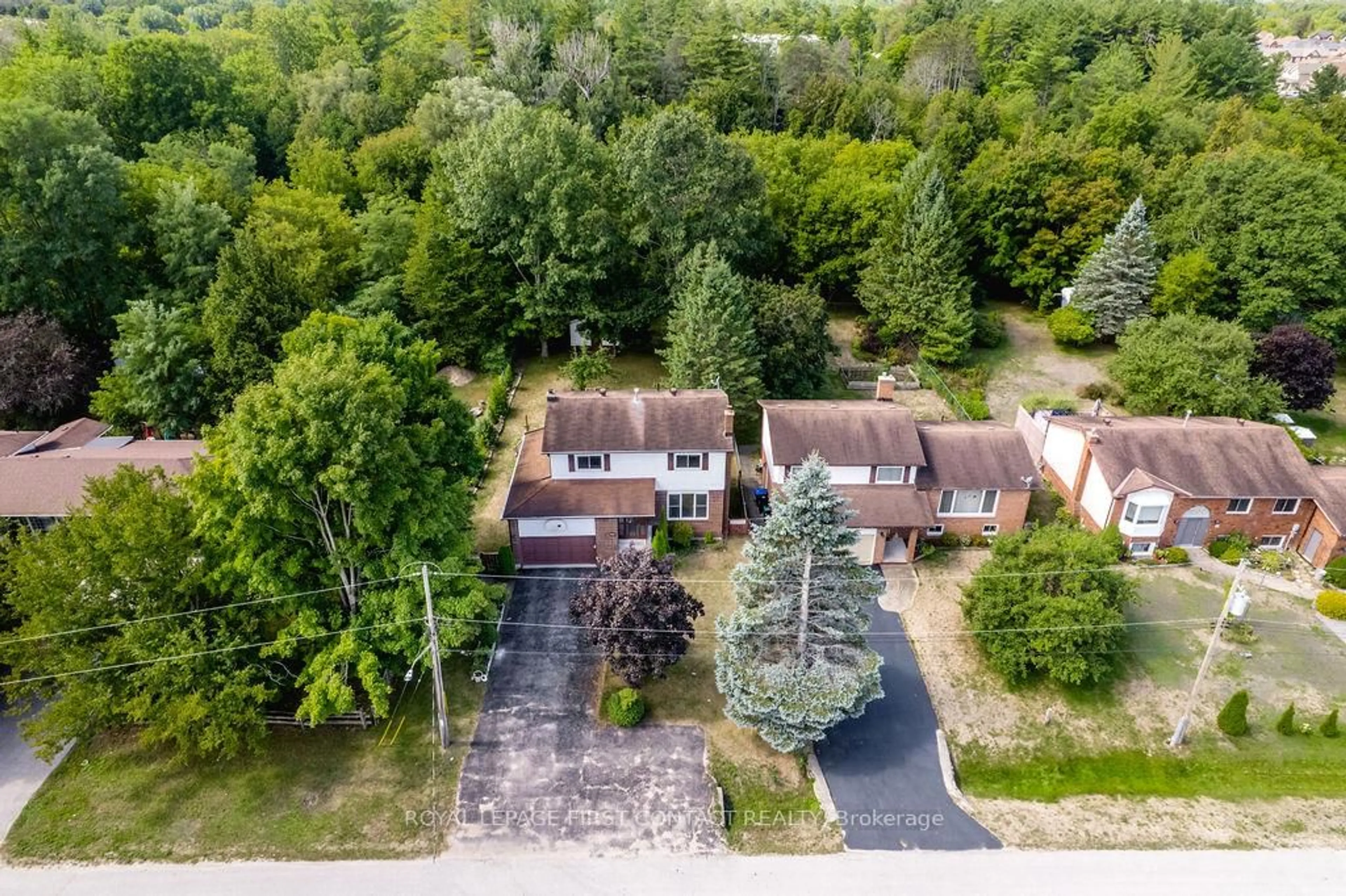 A pic from outside/outdoor area/front of a property/back of a property/a pic from drone, street for 111 Graham St, Essa Ontario L0M 1B0