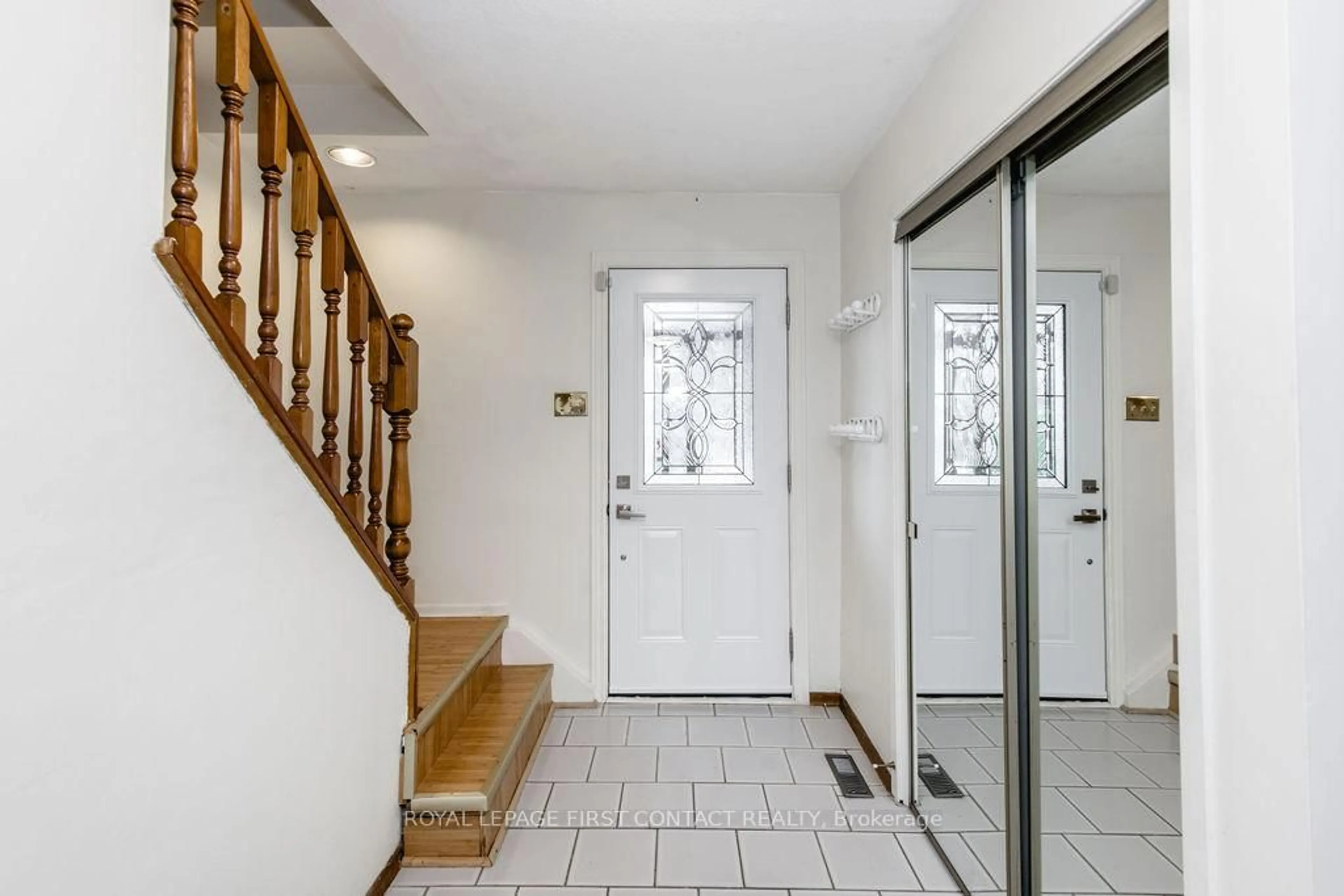 Indoor entryway for 111 Graham St, Essa Ontario L0M 1B0