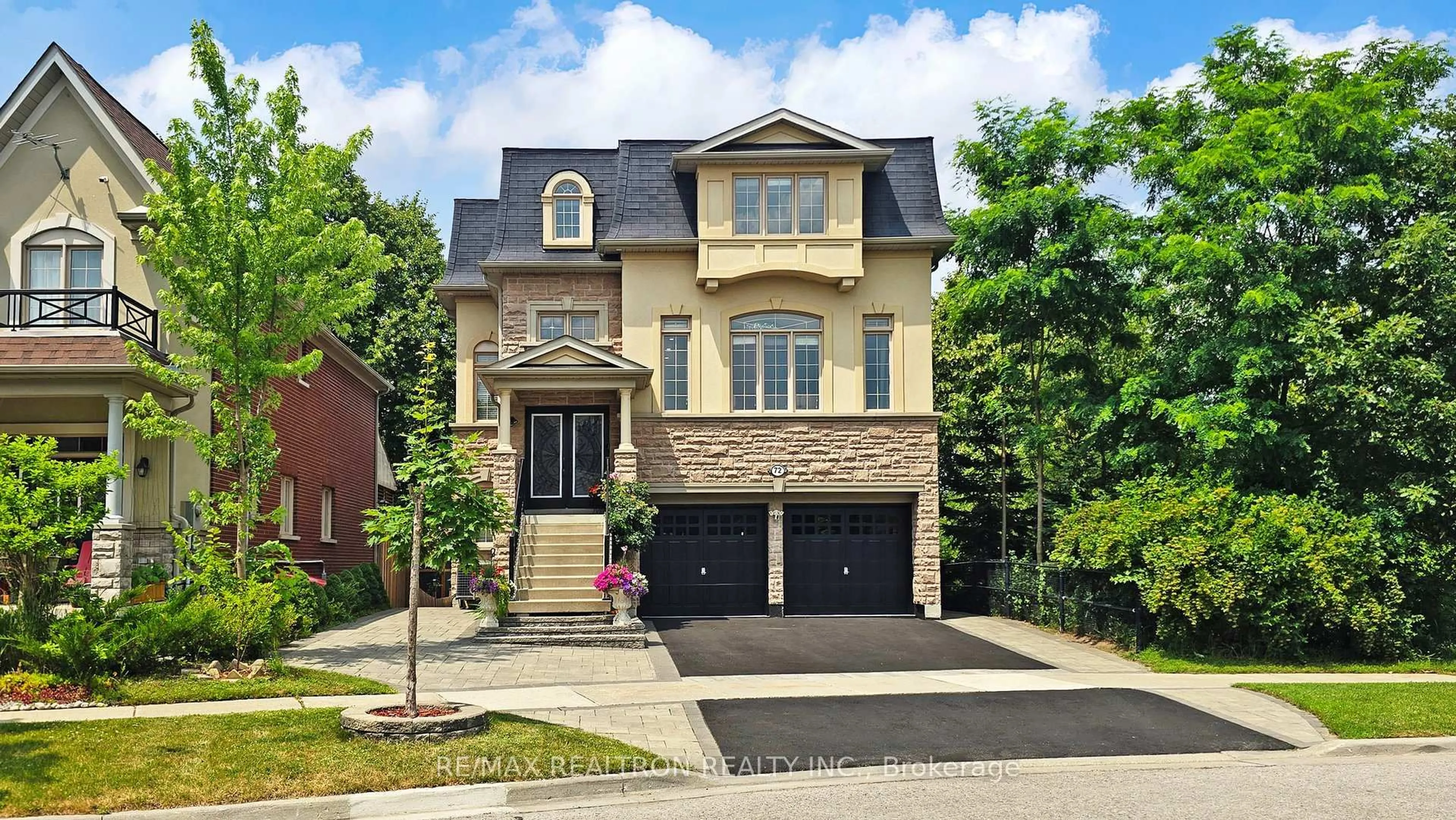 Home with brick exterior material, street for 72 Headwater Cres, Richmond Hill Ontario L4E 0T2