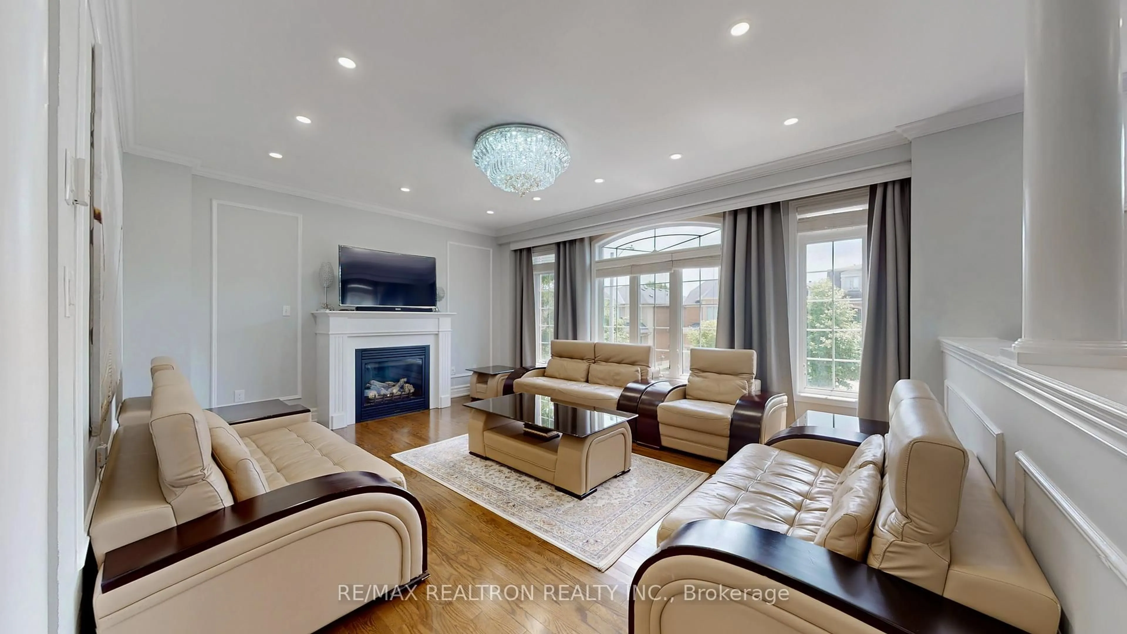 Living room with furniture, unknown for 72 Headwater Cres, Richmond Hill Ontario L4E 0T2