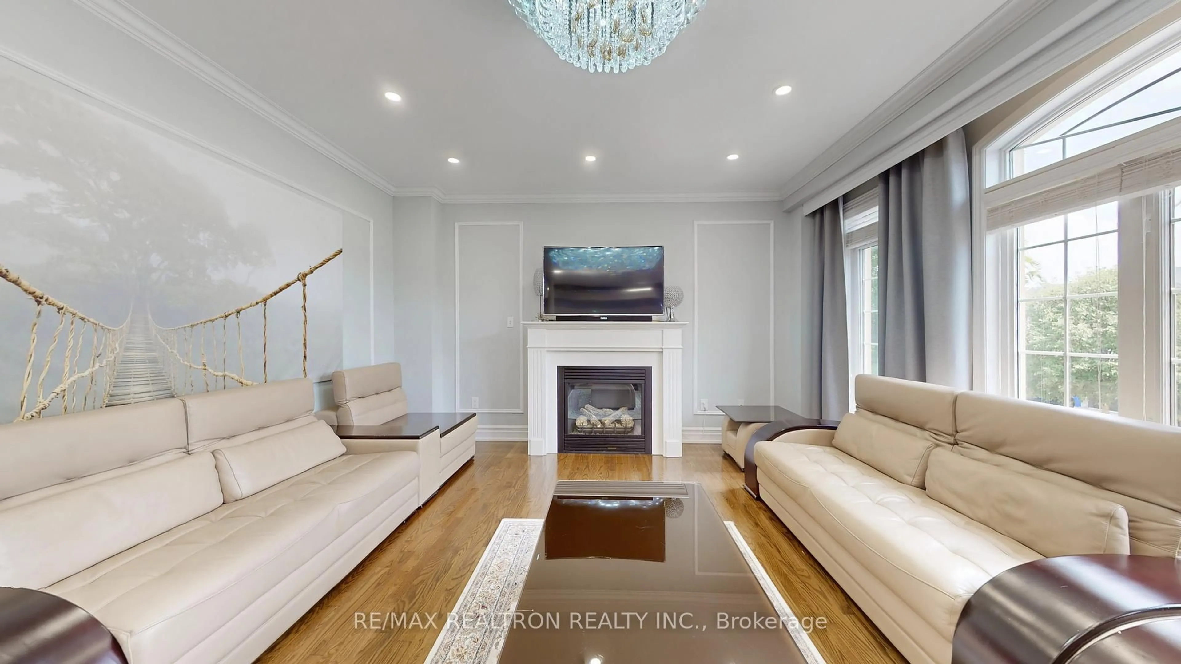 Living room with furniture, unknown for 72 Headwater Cres, Richmond Hill Ontario L4E 0T2