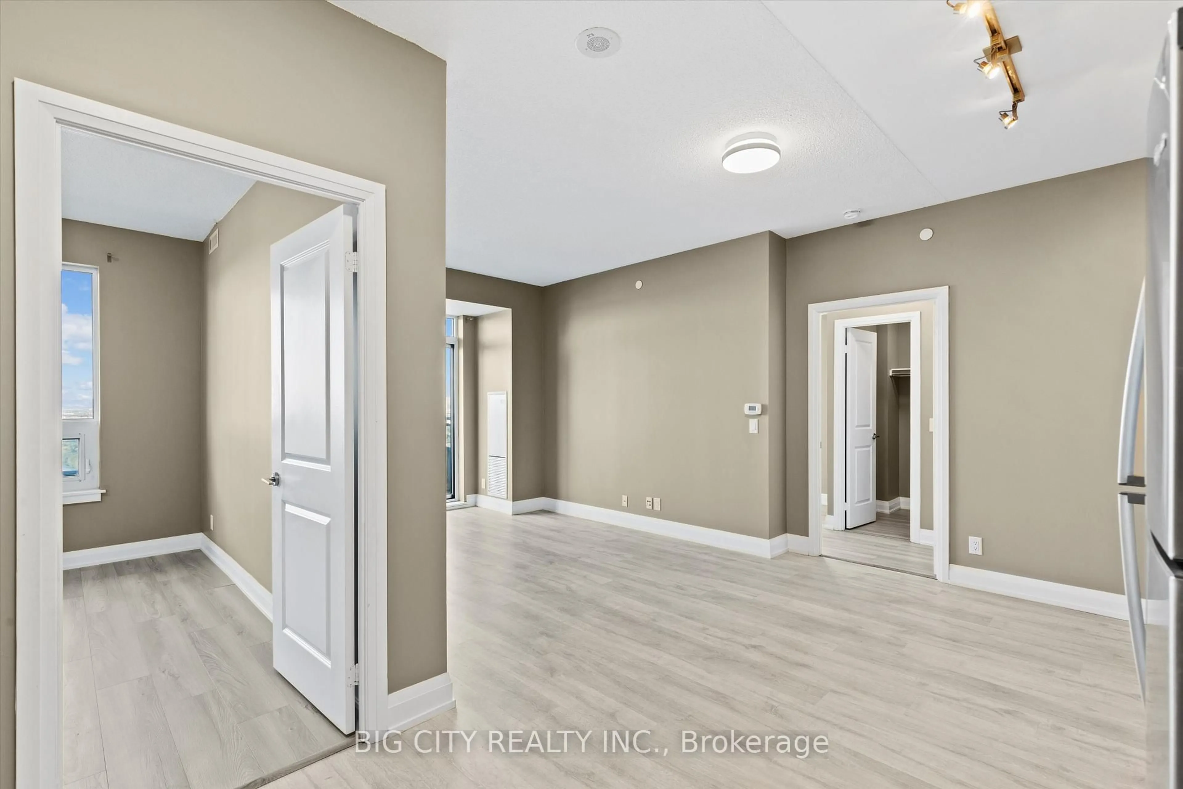 Indoor entryway for 7890 Bathurst St #2210, Vaughan Ontario L4J 0J8