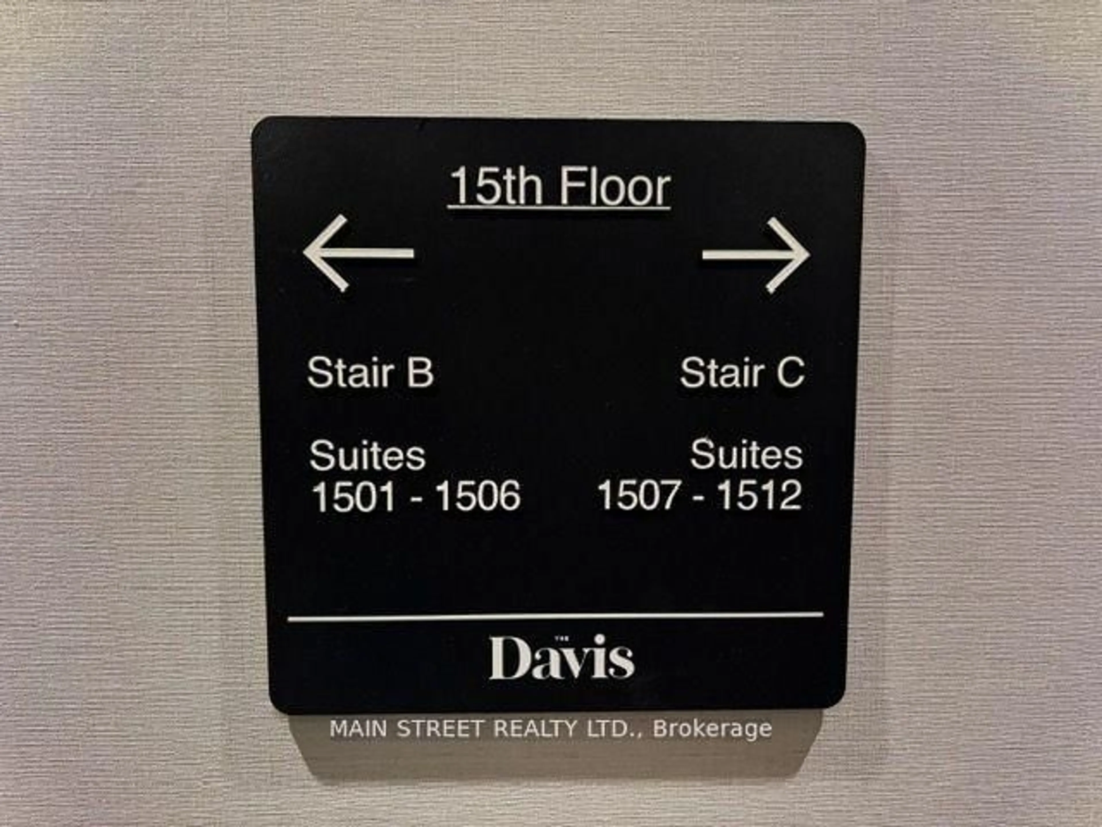 Indoor foyer for 185 Deerfield Rd #1506, Newmarket Ontario L3Y 0G7