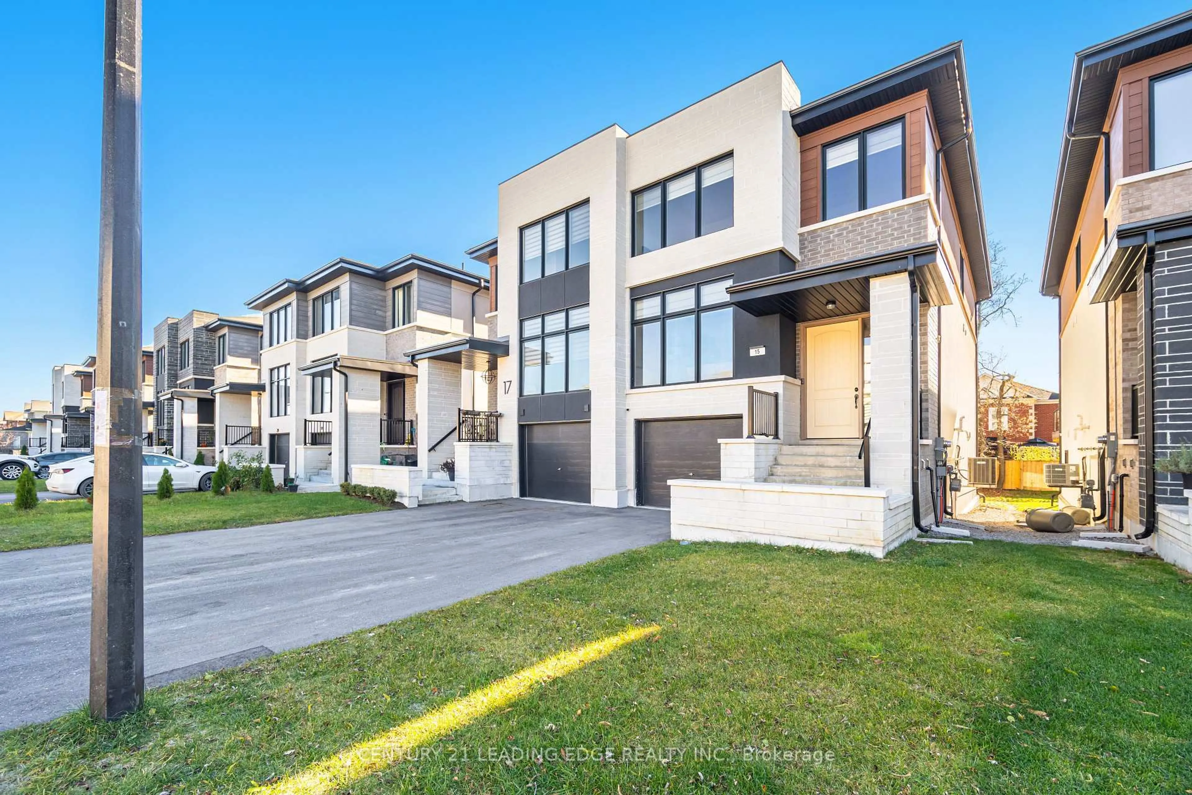 Home with brick exterior material, street for 15 Direzze Crt, Richmond Hill Ontario L4C 5T8