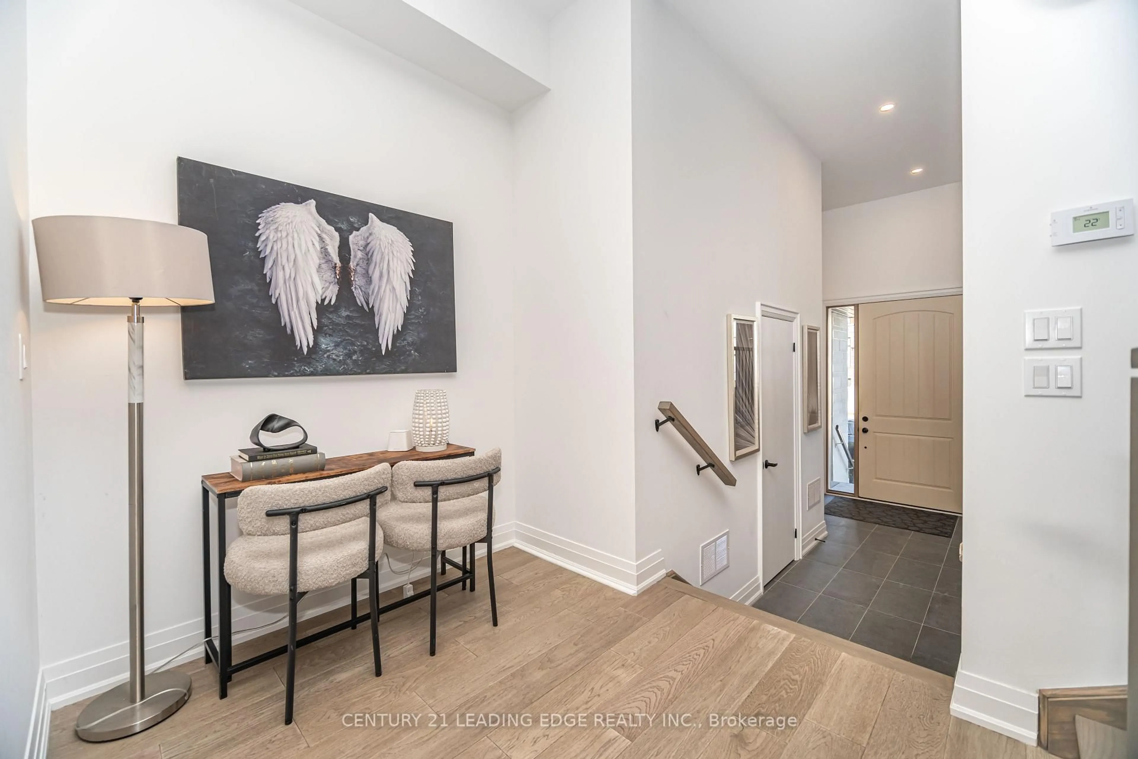 Indoor entryway for 15 Direzze Crt, Richmond Hill Ontario L4C 5T8